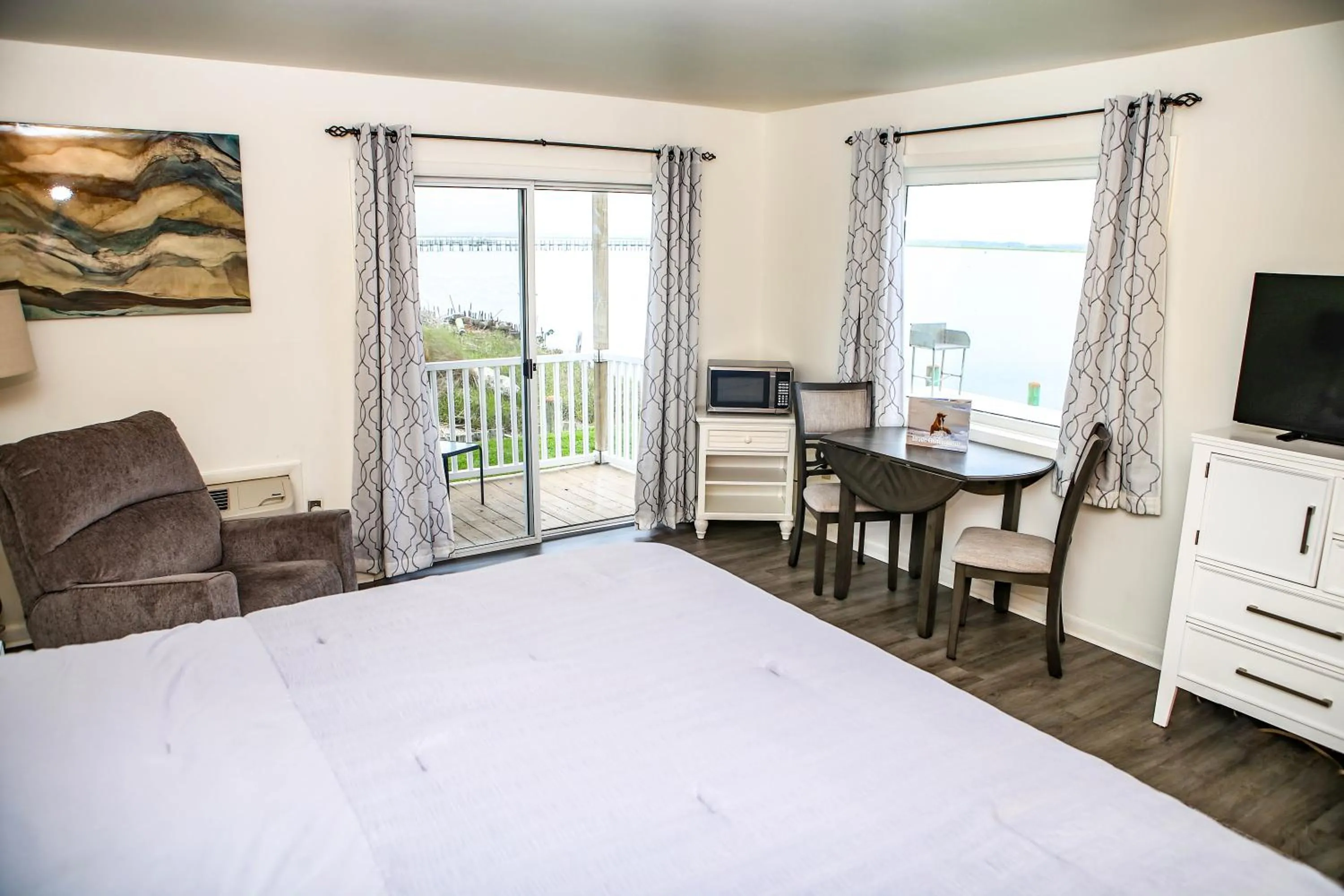 Bed in Waterside Inn