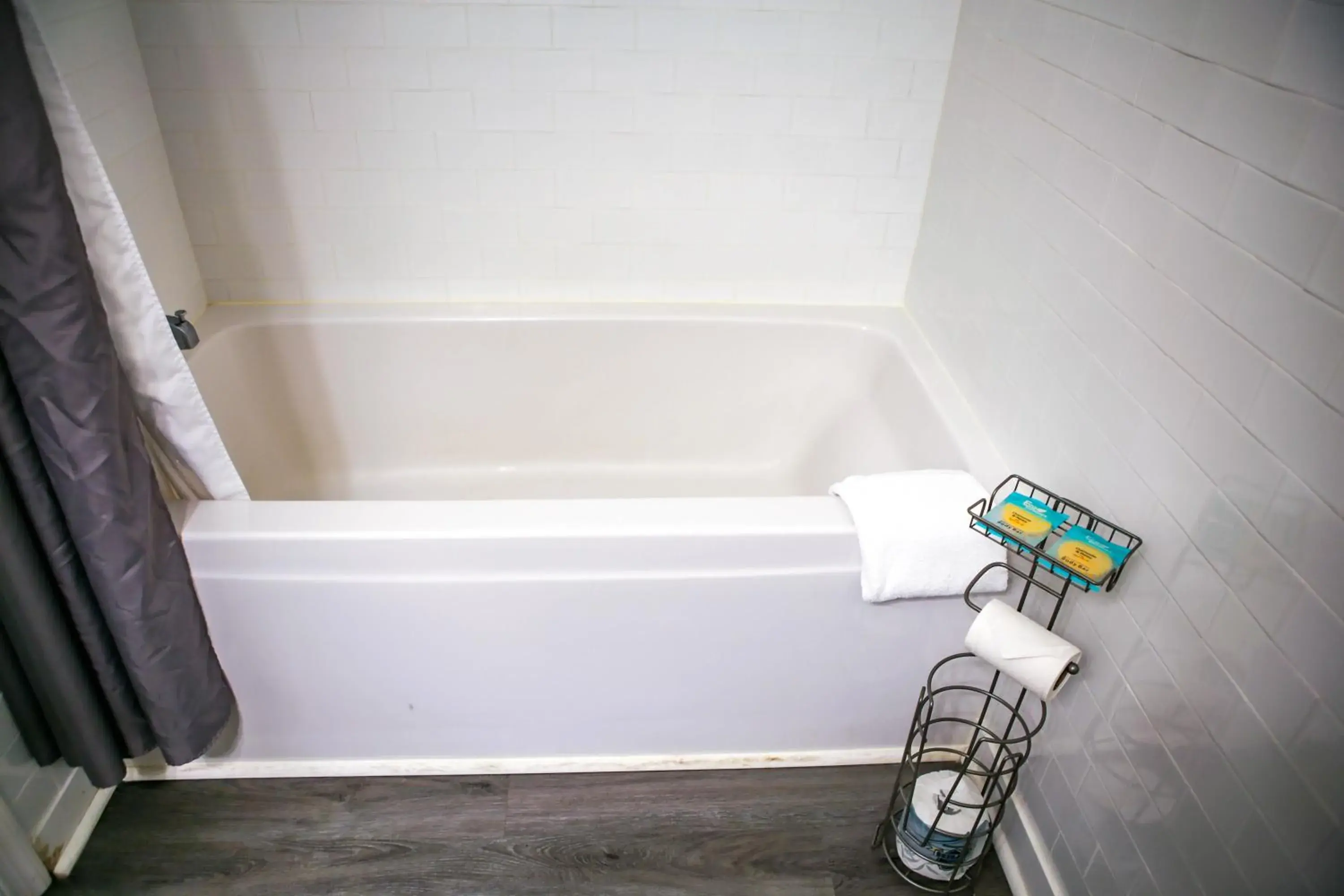 2 QUEEN BEDS NONSMOKING in Waterside Inn 2 QUEEN BEDS NONSMOKING in Waterside Inn