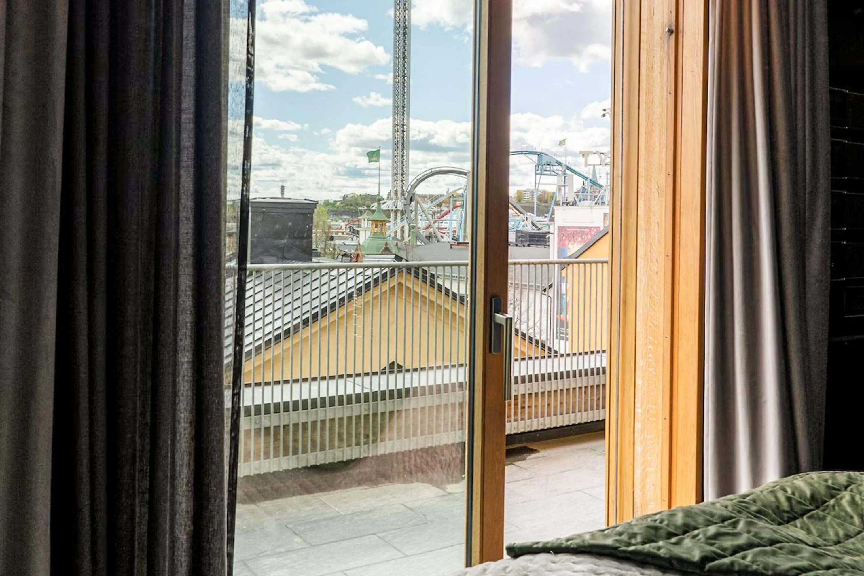 View (from property/room), Bed in Backstage Hotel Stockholm