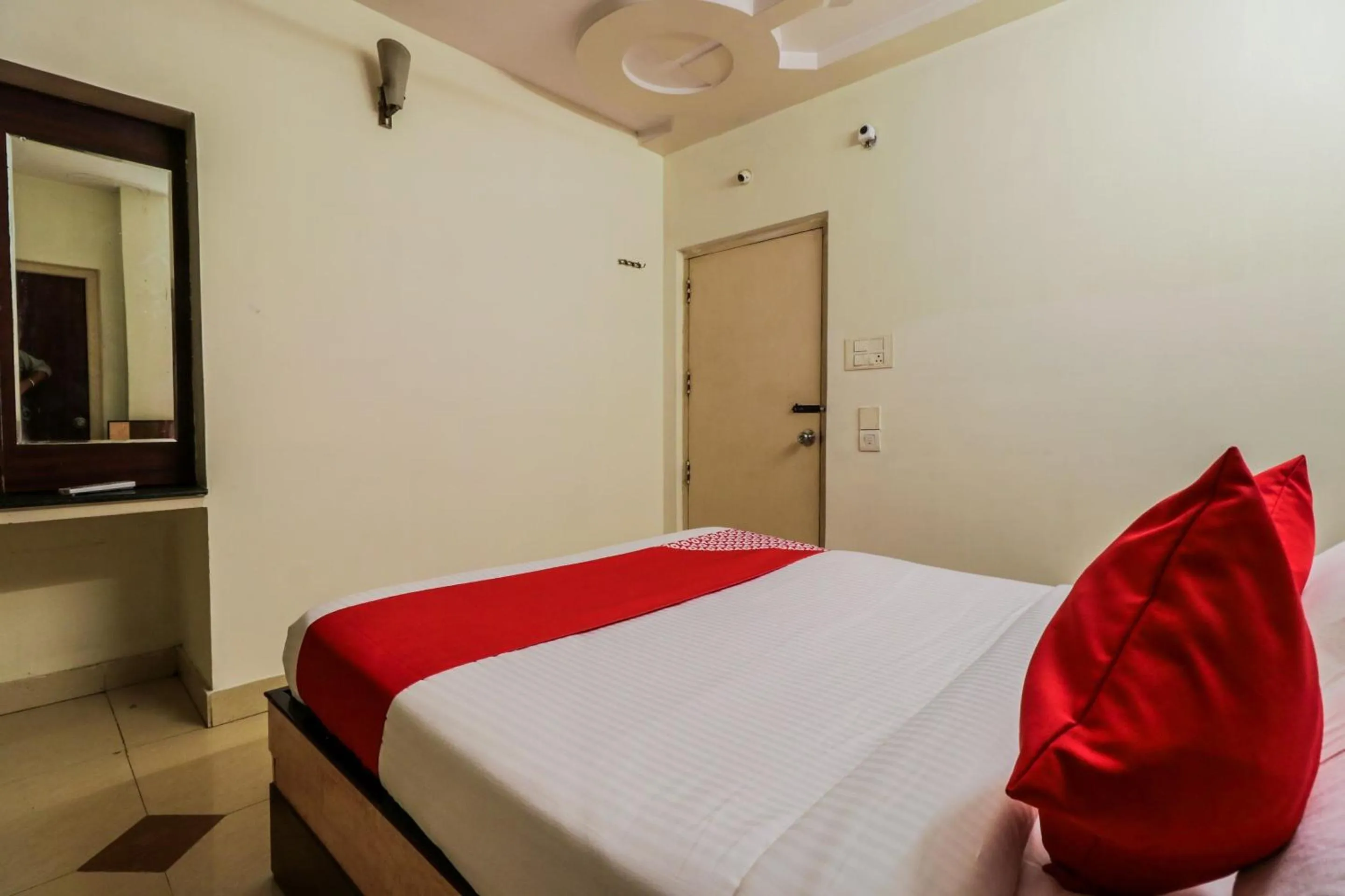 Bedroom, Bed in Hotel O Parnasala Princely