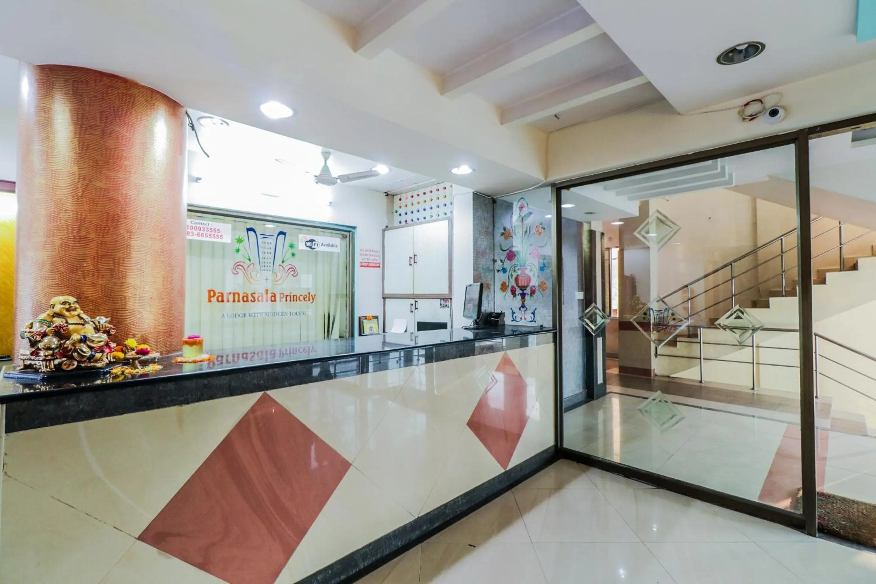 Lobby or reception in Hotel O Parnasala Princely