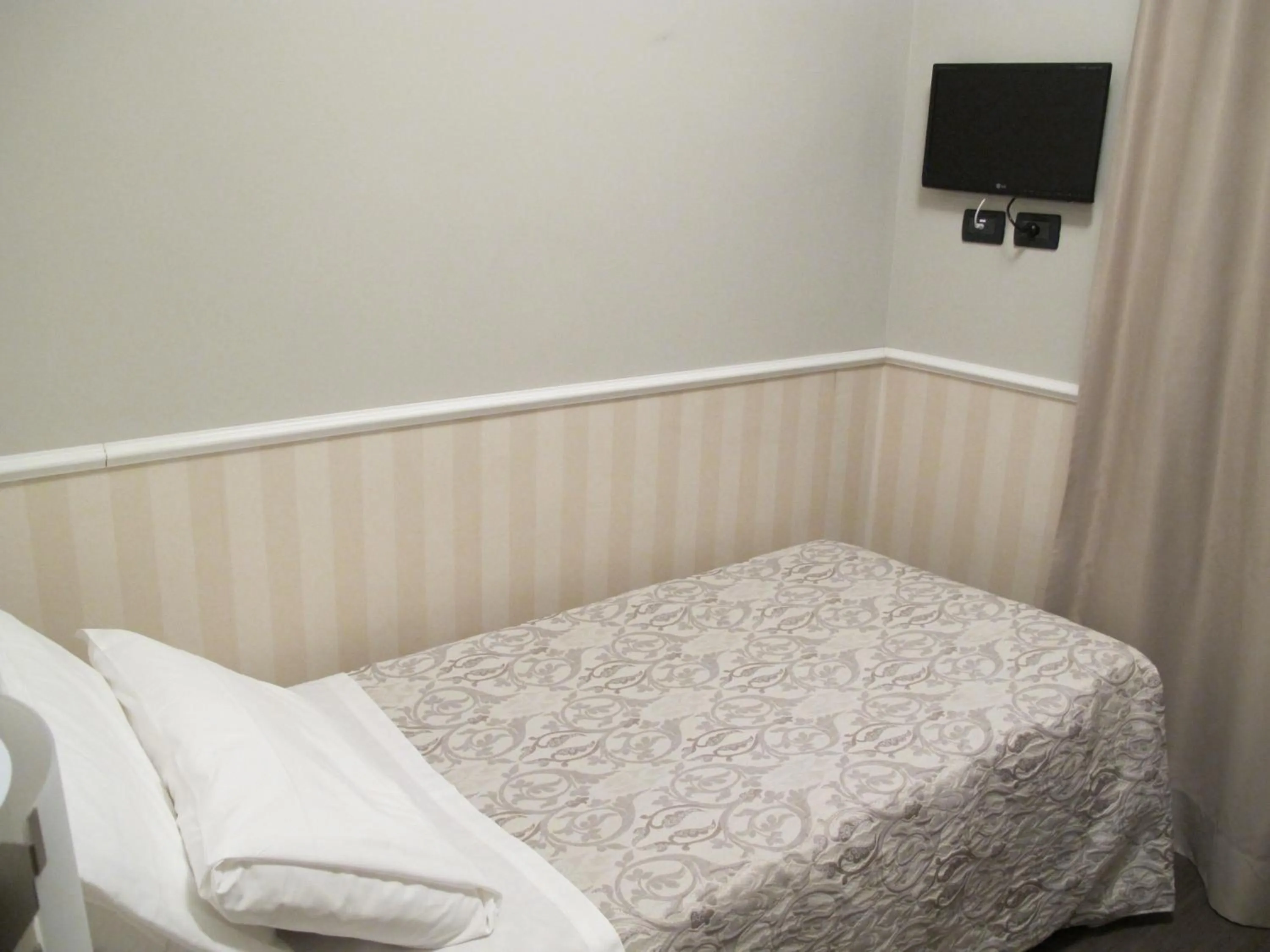 Bed in Hotel Laguna Residence