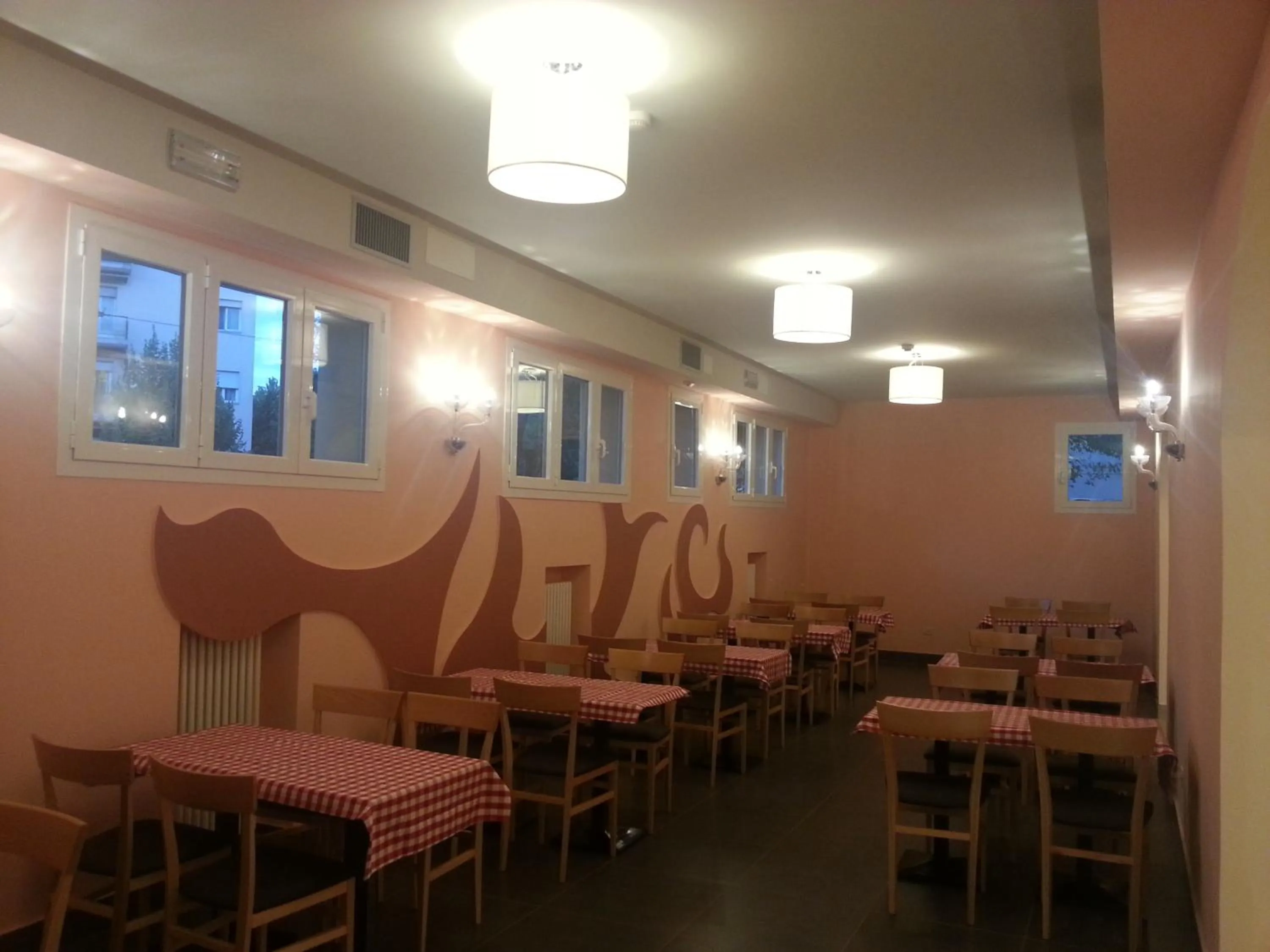 Restaurant/places to eat in Hotel Laguna Residence