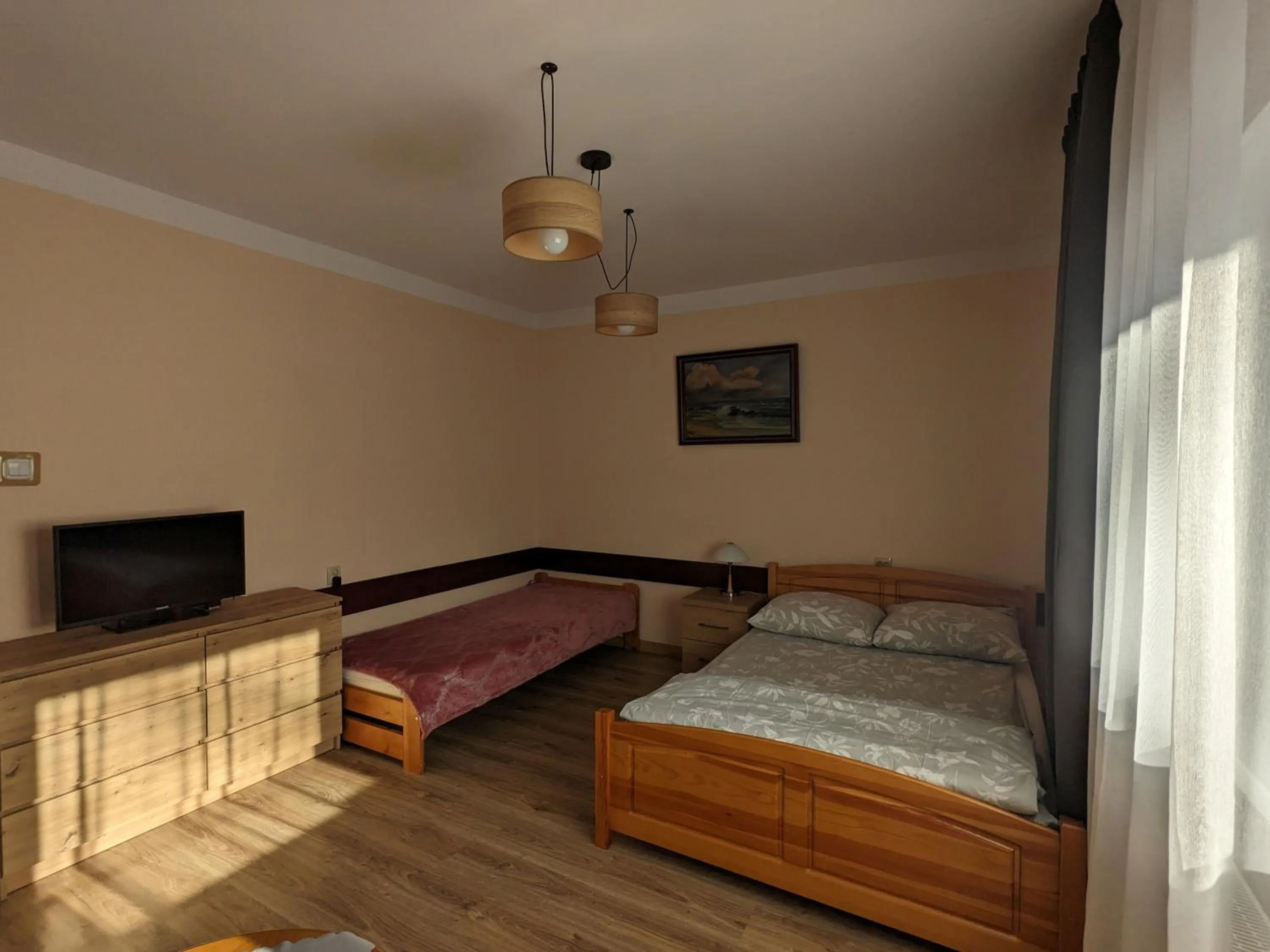 Communal lounge/ TV room, Bed in Dom wczasowy Przy Skałkach