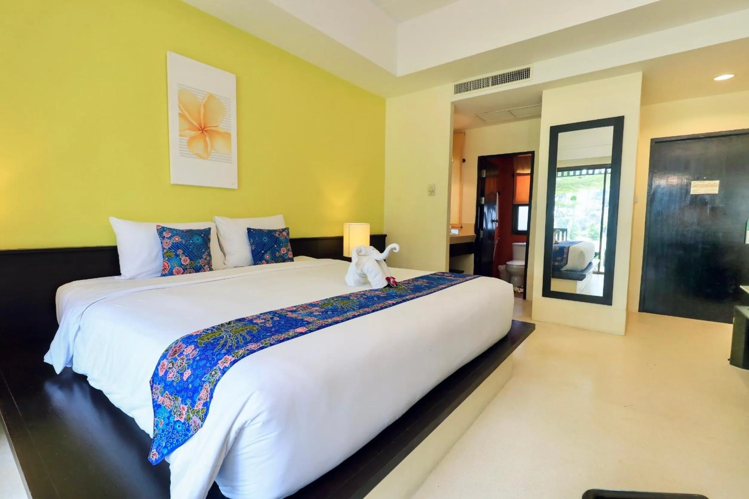 Bedroom, Bed in Palm Galleria Resort
