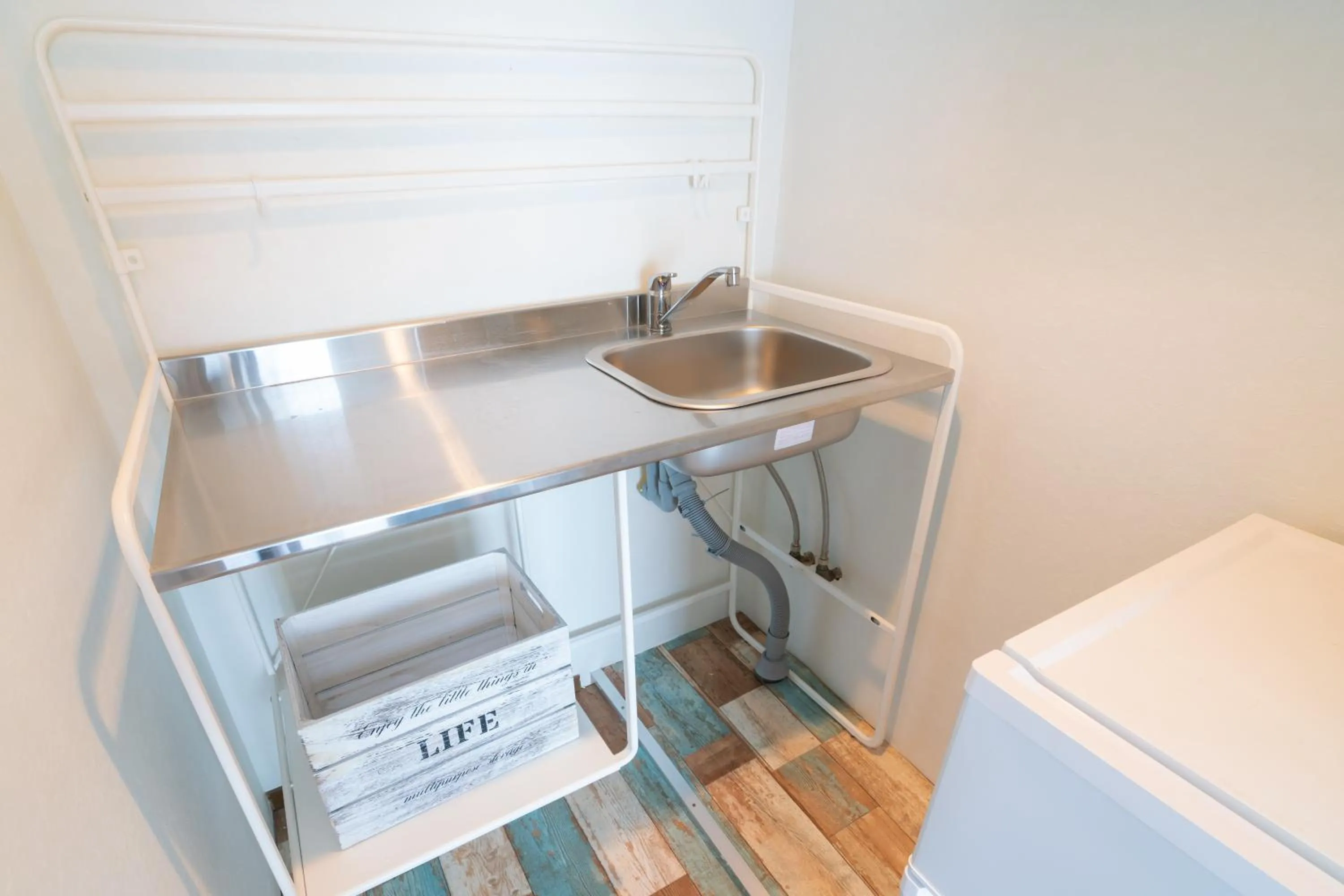 Kitchen or kitchenette, Bed in SONIC APARTMENT HOTEL