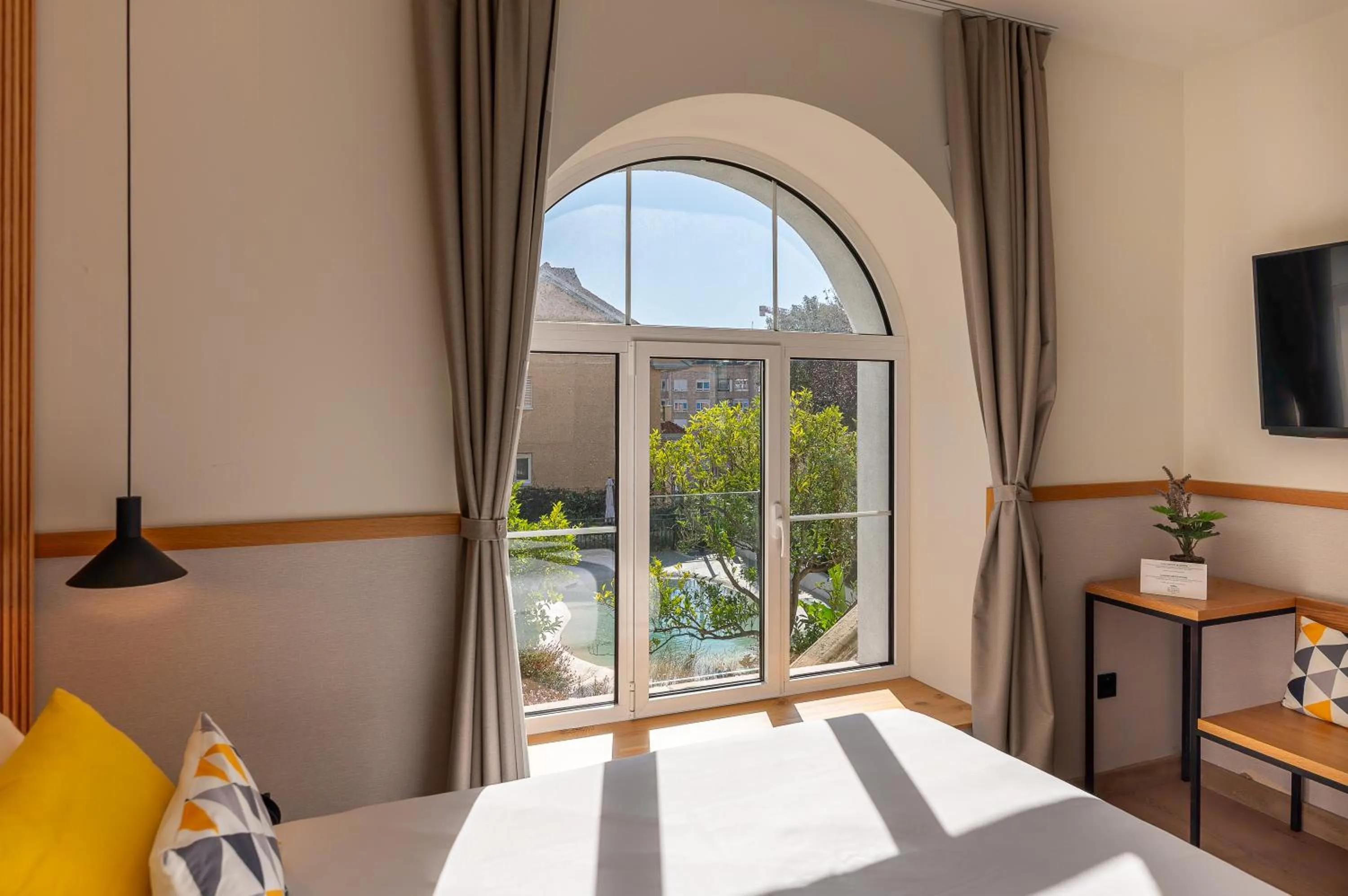 Garden, Bed in Sercotel El Balcón de la Bahía Suites