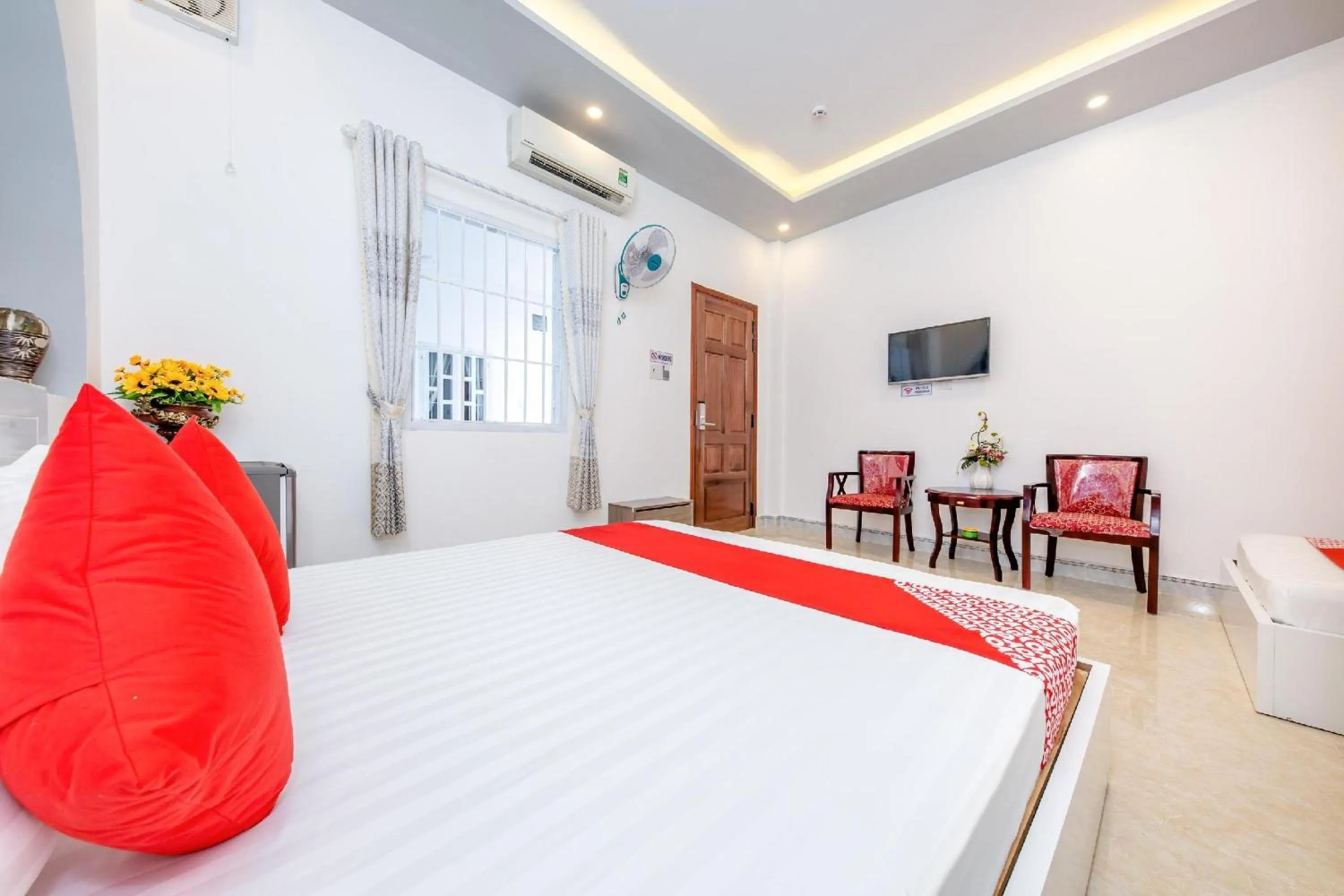 Photo of the whole room, Bed in Super OYO 598 Peony Hotel