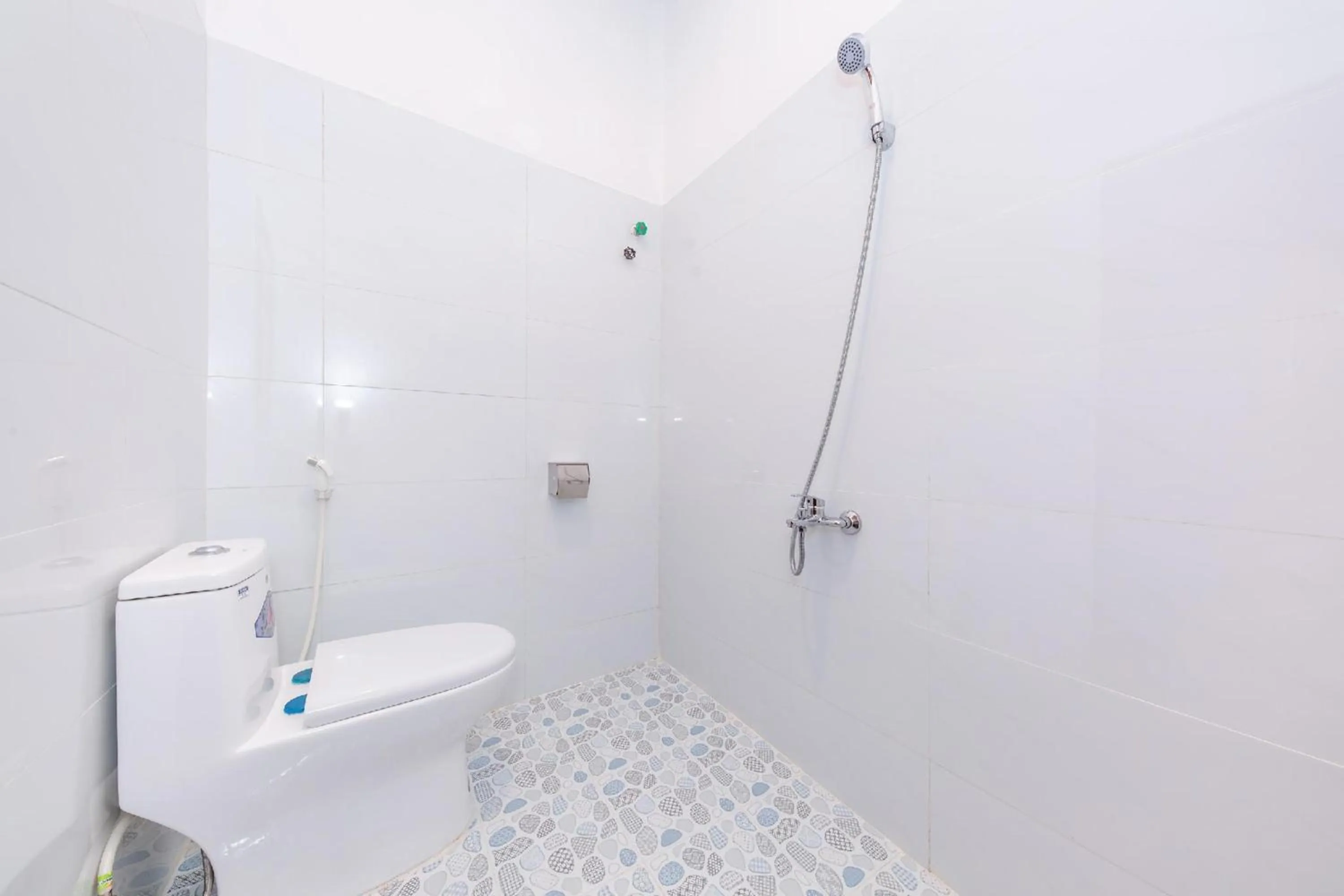 Bathroom in Super OYO 598 Peony Hotel