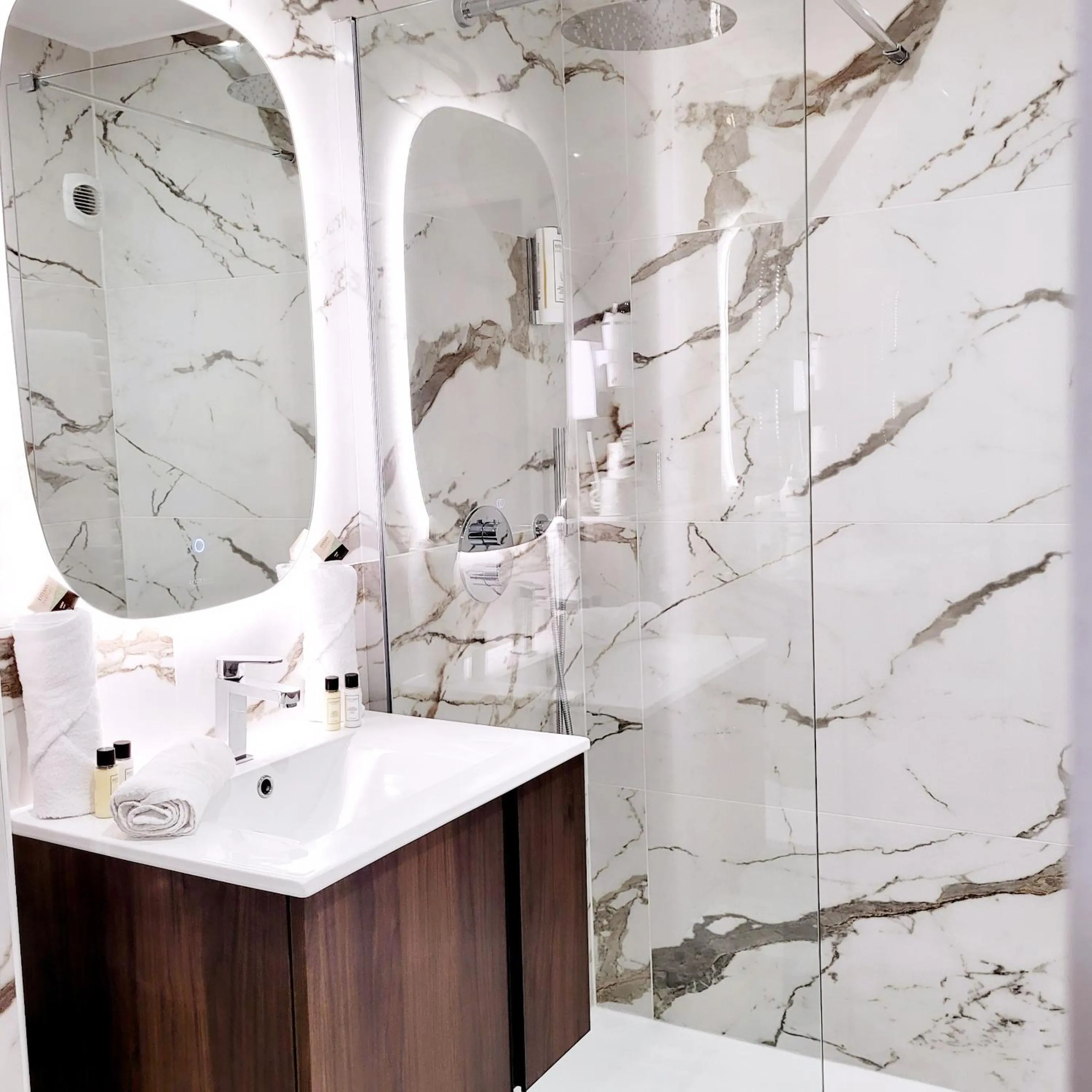 Shower in Moris Grands Boulevards