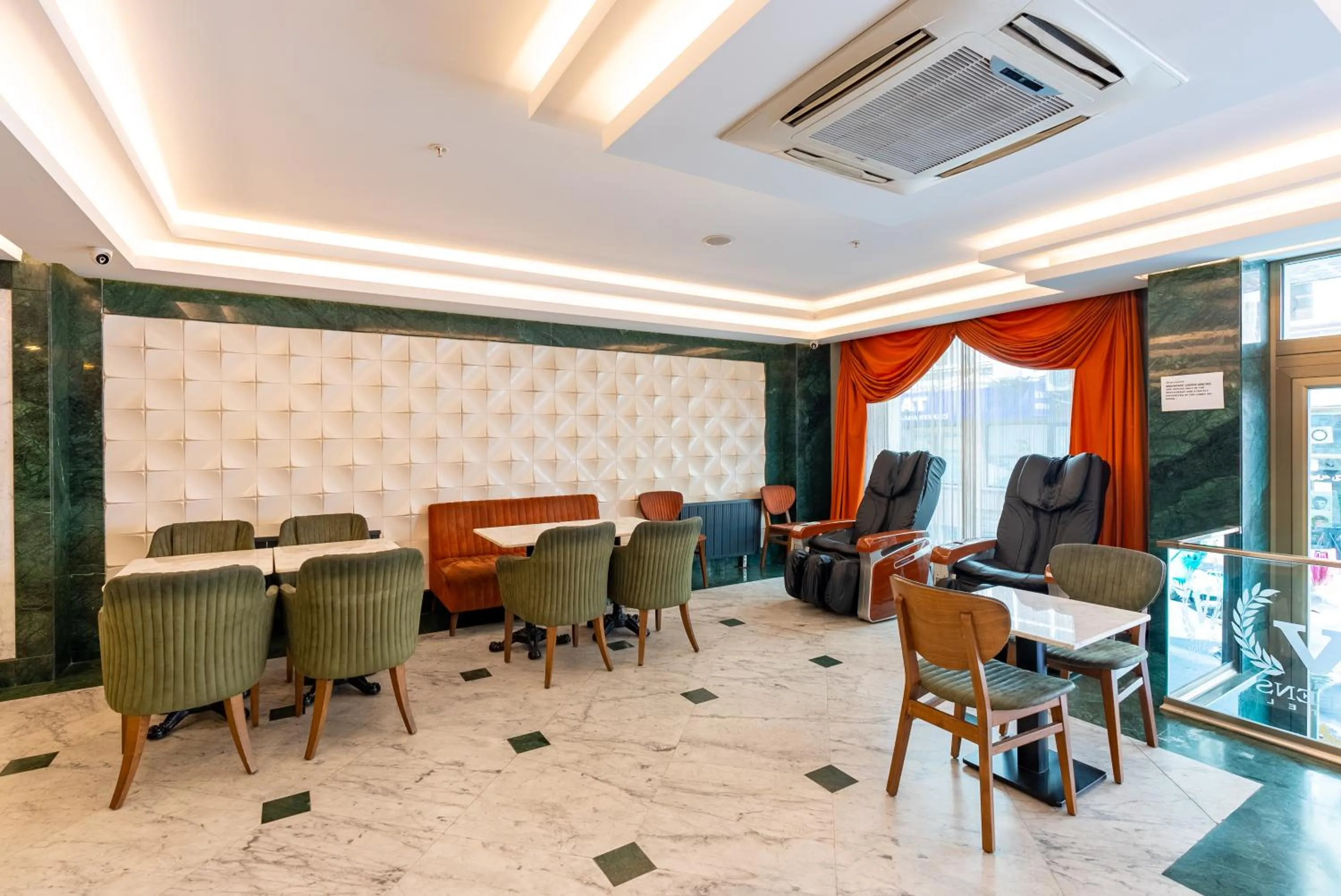 TV and multimedia in Valens Hotel Downtown