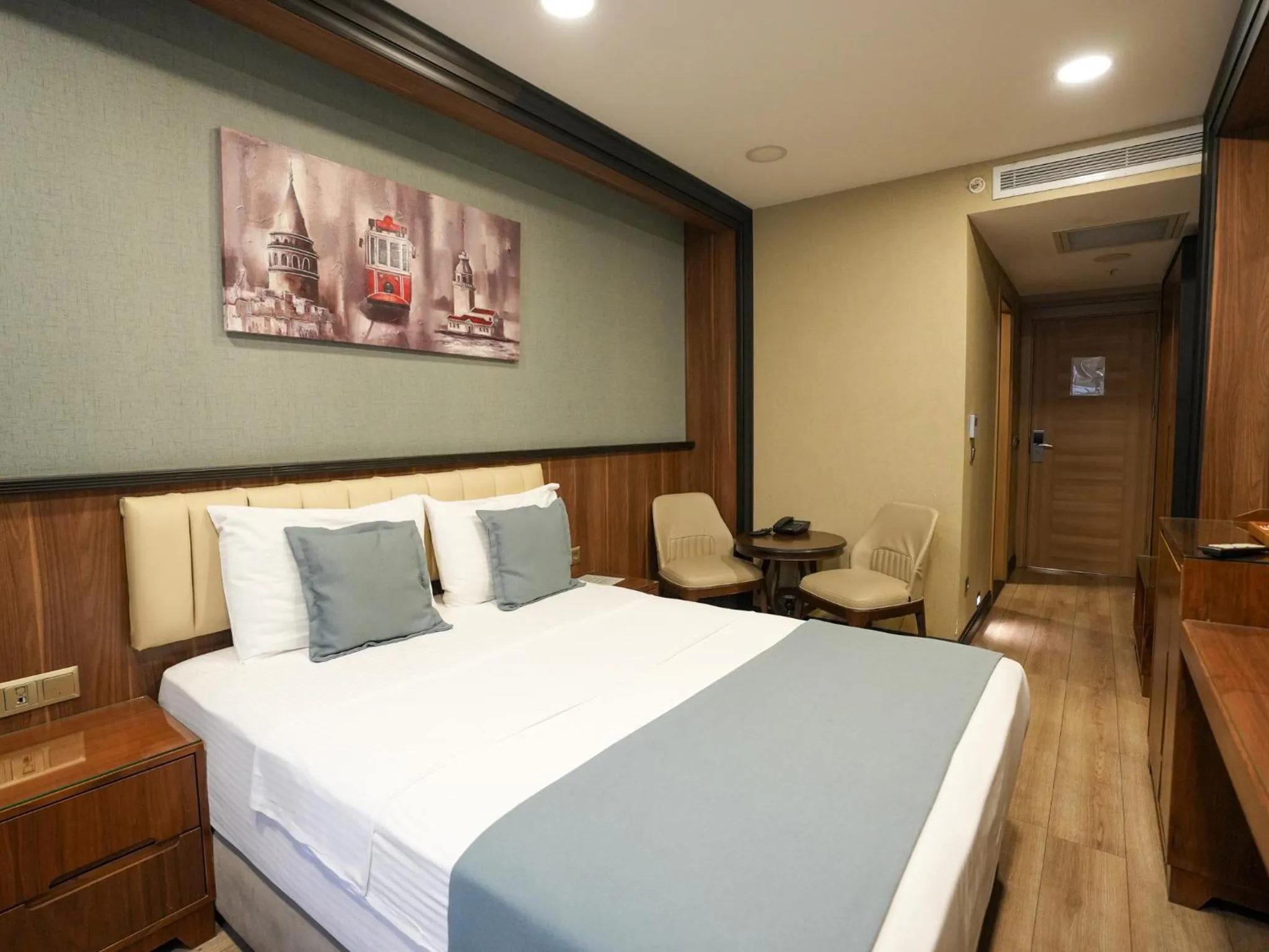 Living room, Bed in Valens Hotel Downtown