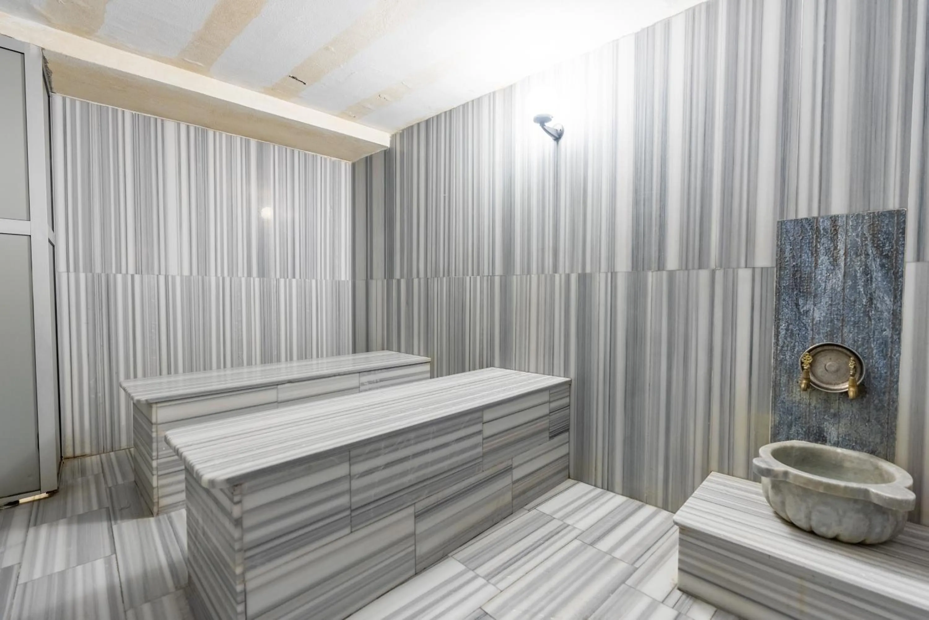 Bed in Valens Hotel Downtown