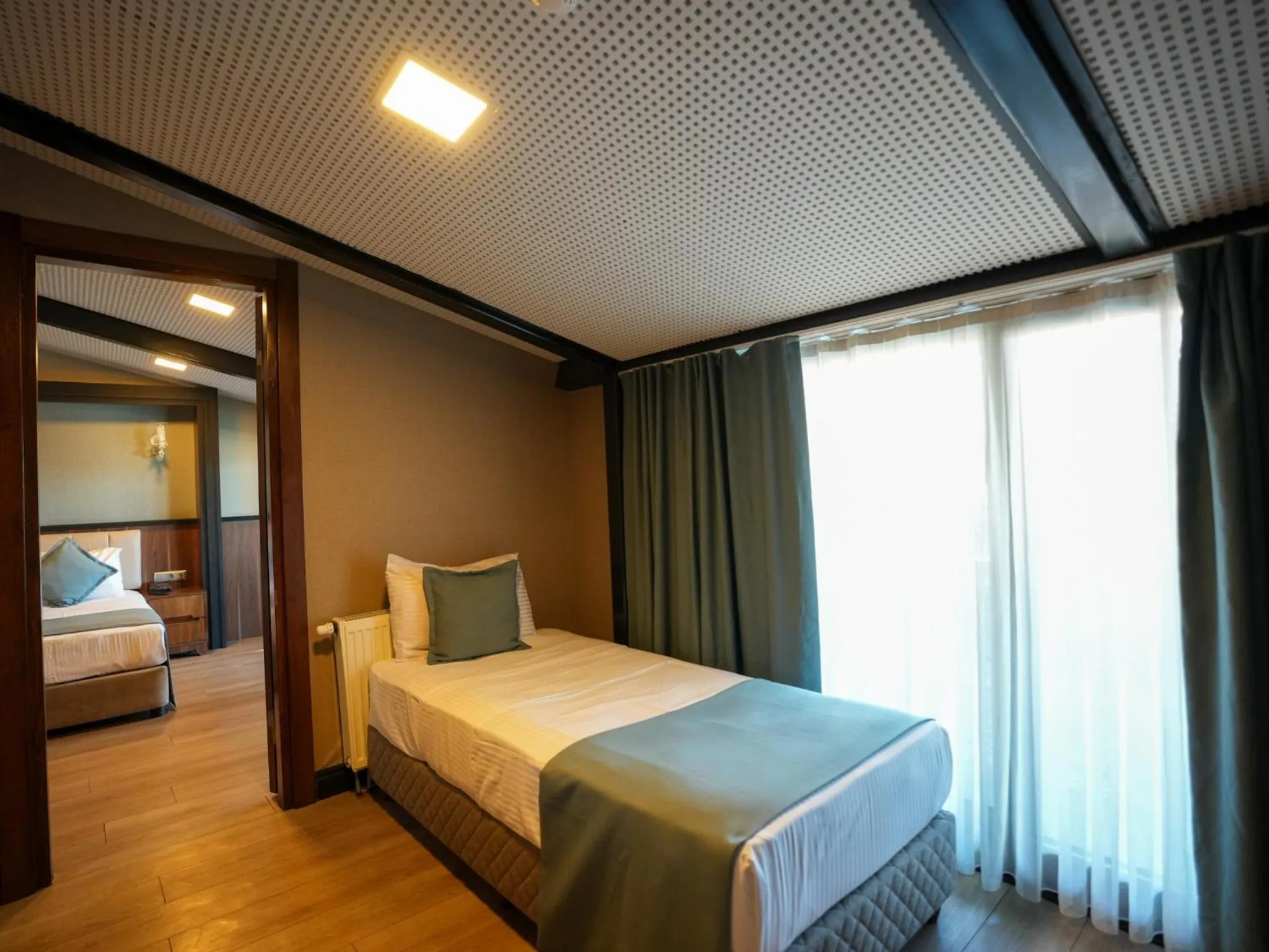 Bedroom, Bed in Valens Hotel Downtown