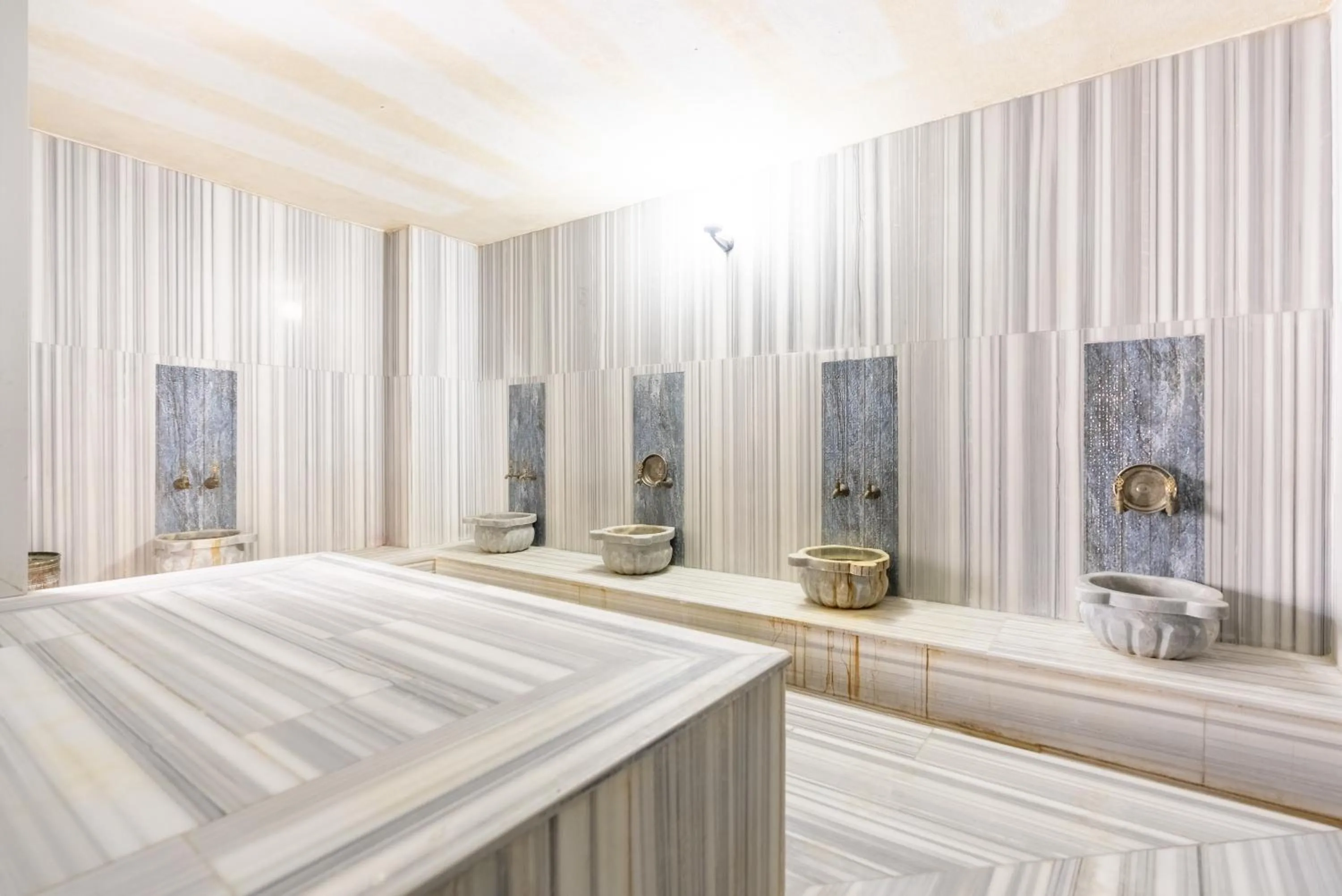 Bed in Valens Hotel Downtown