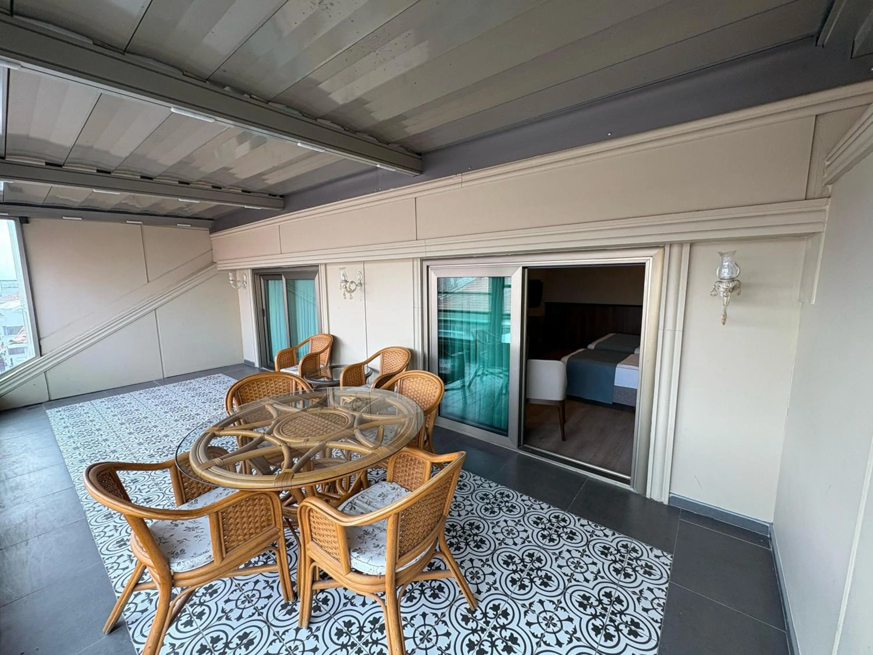 Balcony/Terrace in Valens Hotel Downtown