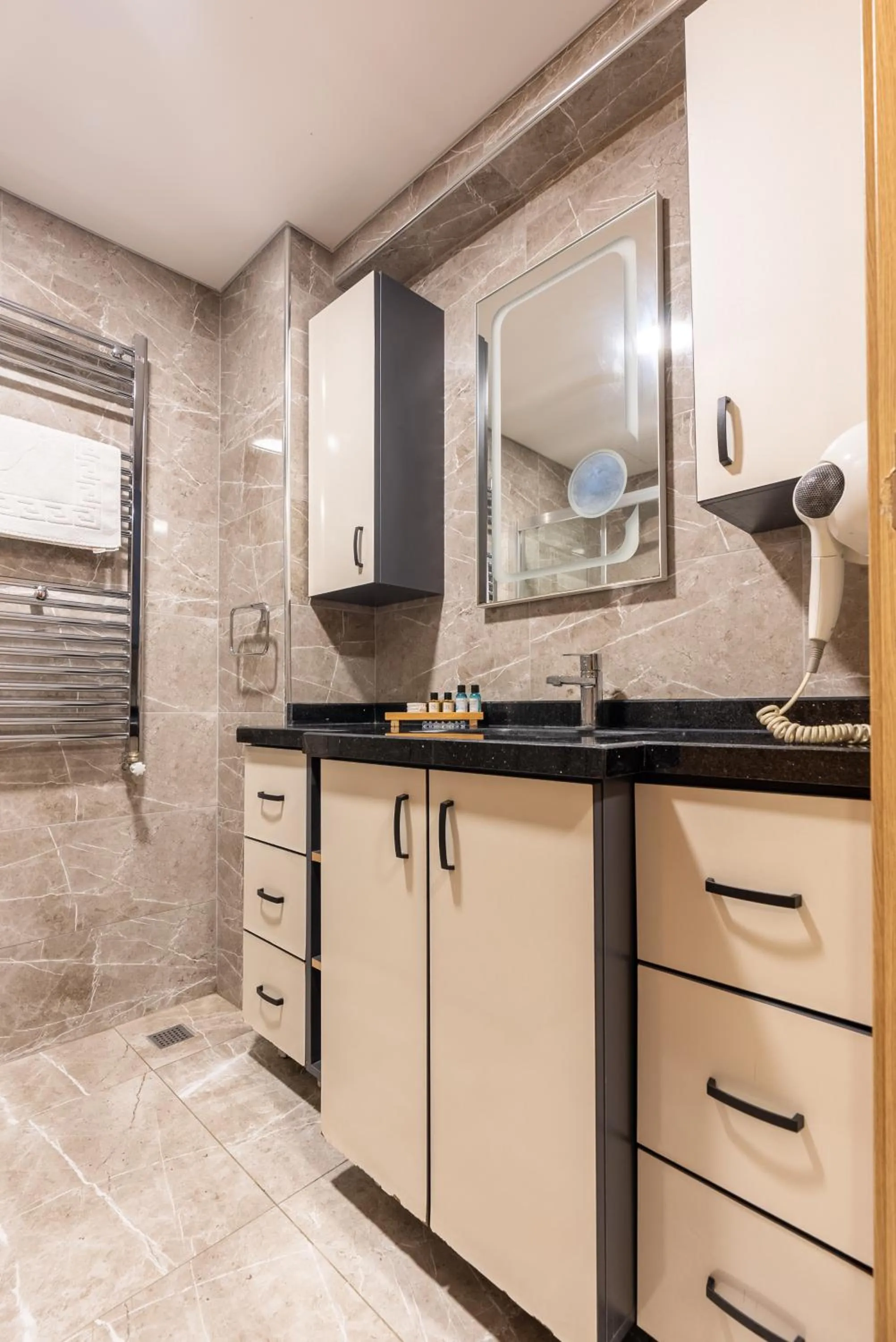 Bathroom in Valens Hotel Downtown