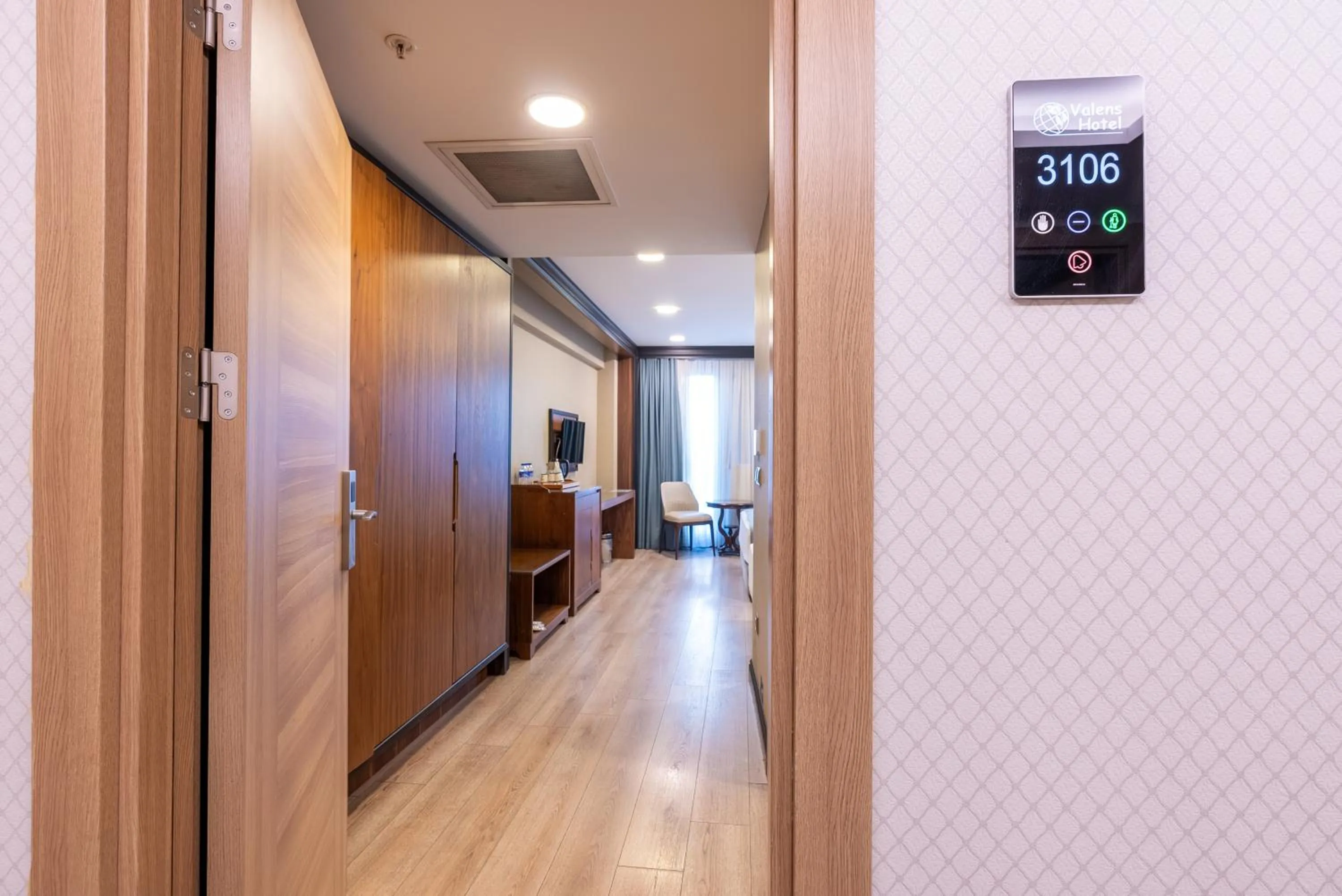 TV and multimedia in Valens Hotel Downtown