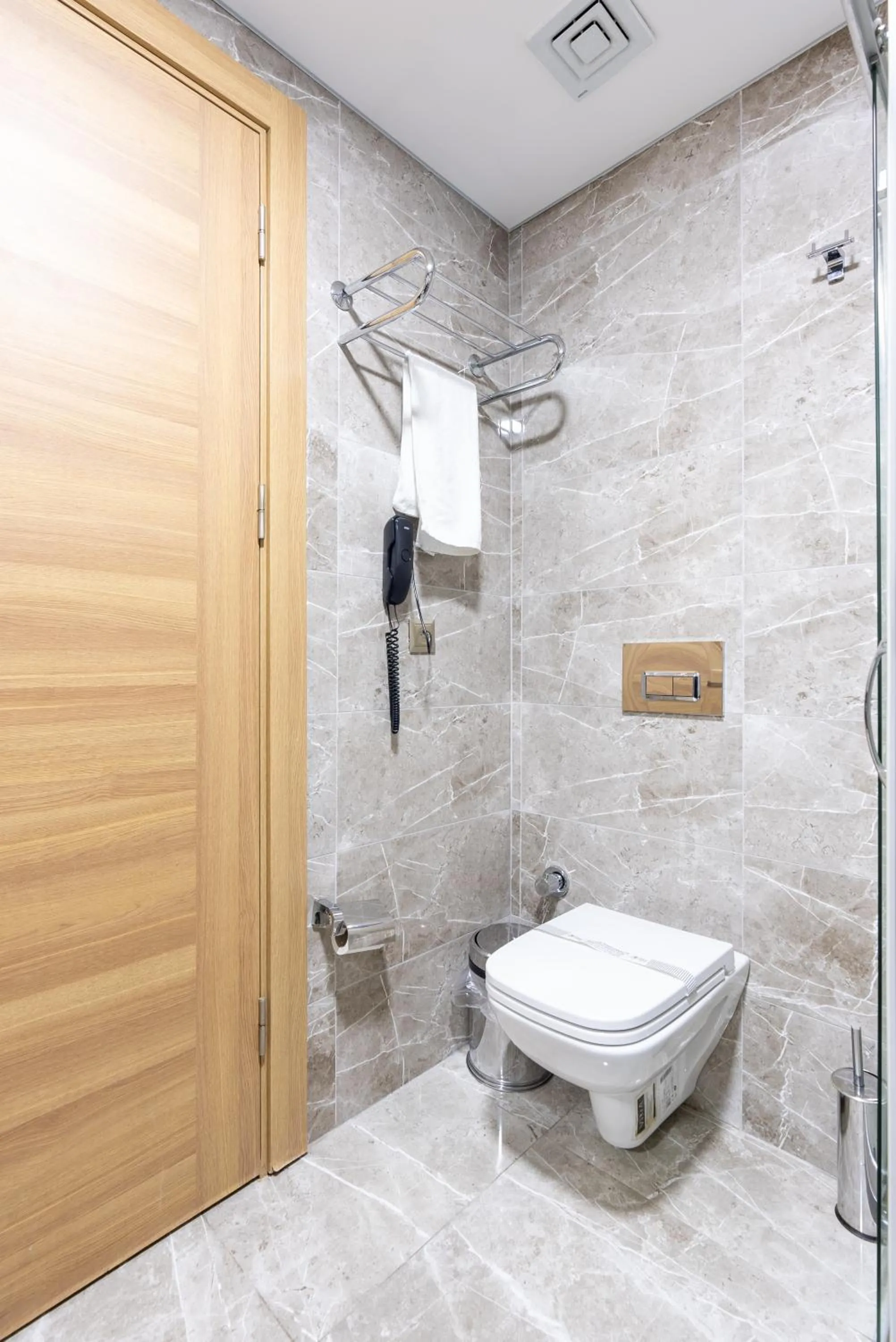 Shower in Valens Hotel Downtown