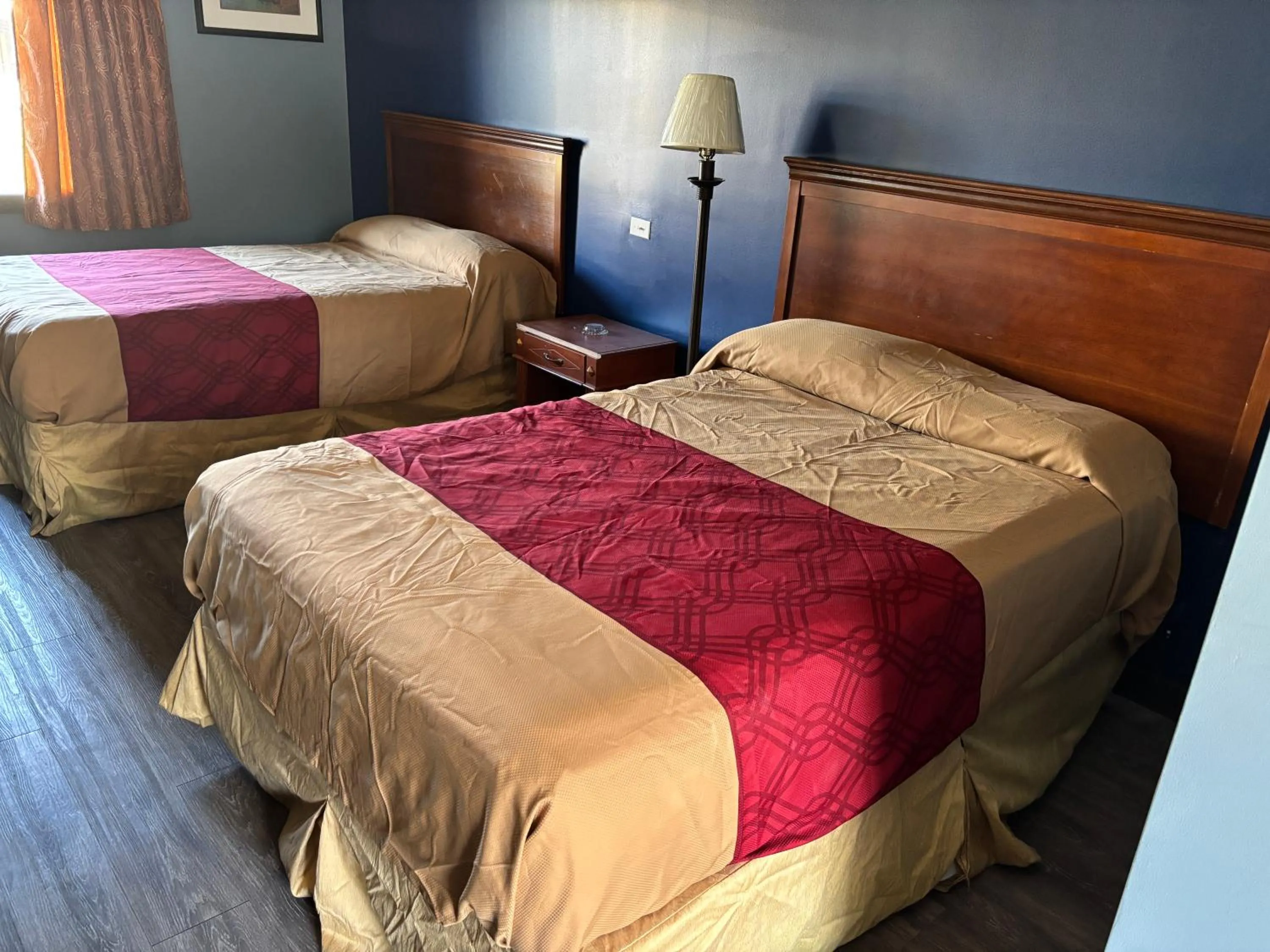 Bed in Budget Inn Express