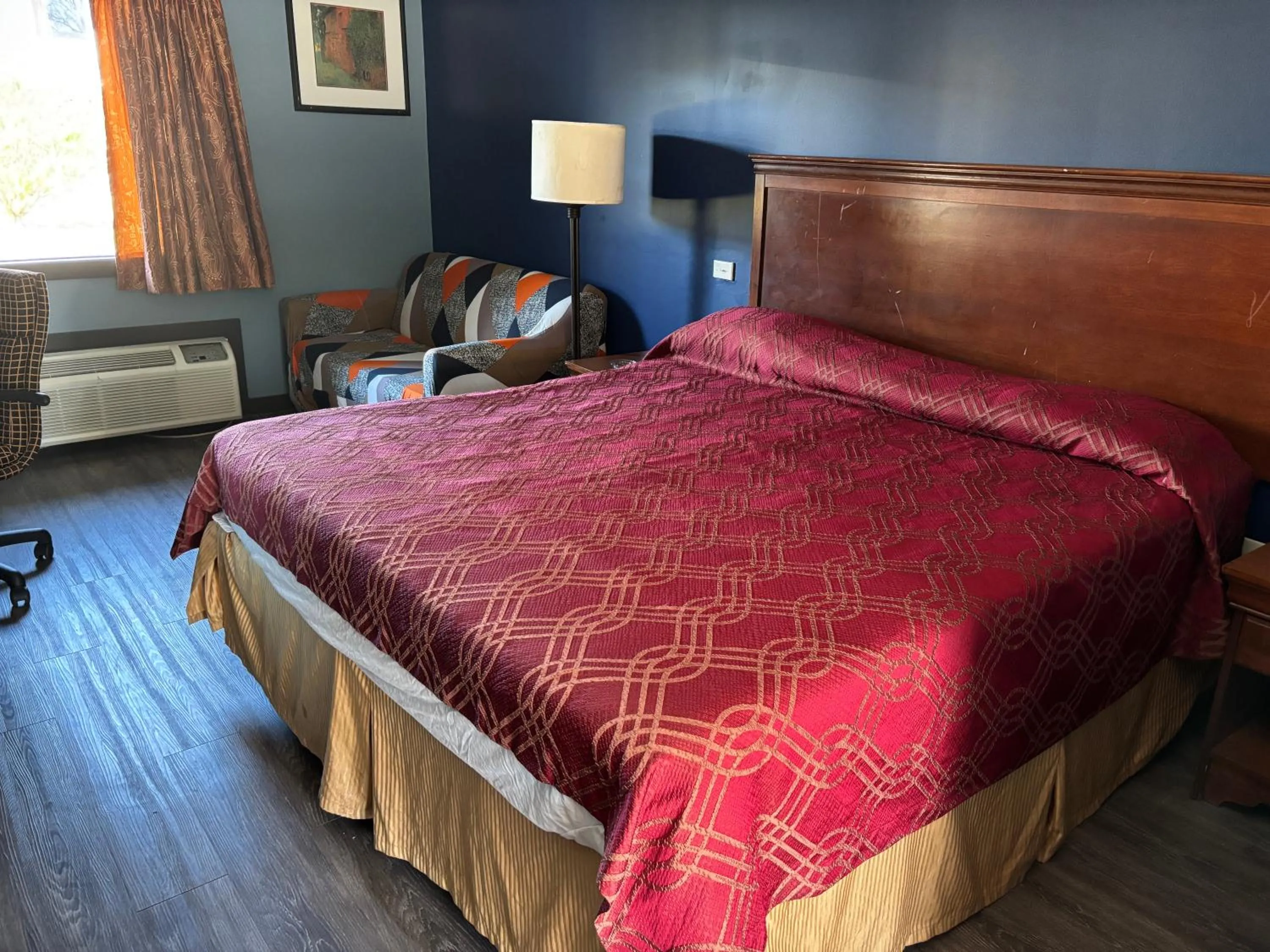 Bed in Budget Inn Express