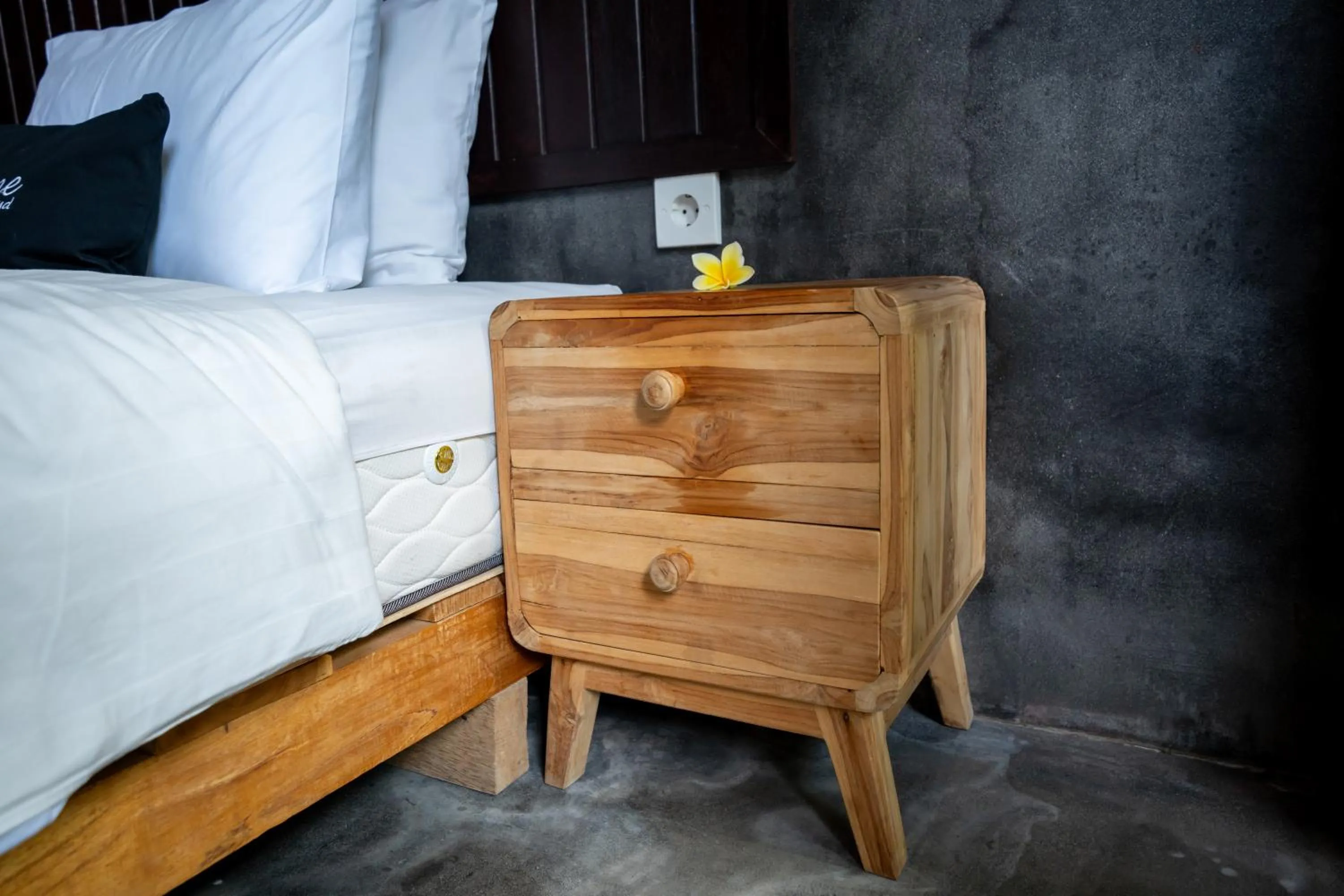 Bed in Dedeane Hotel & Yoga Retreat