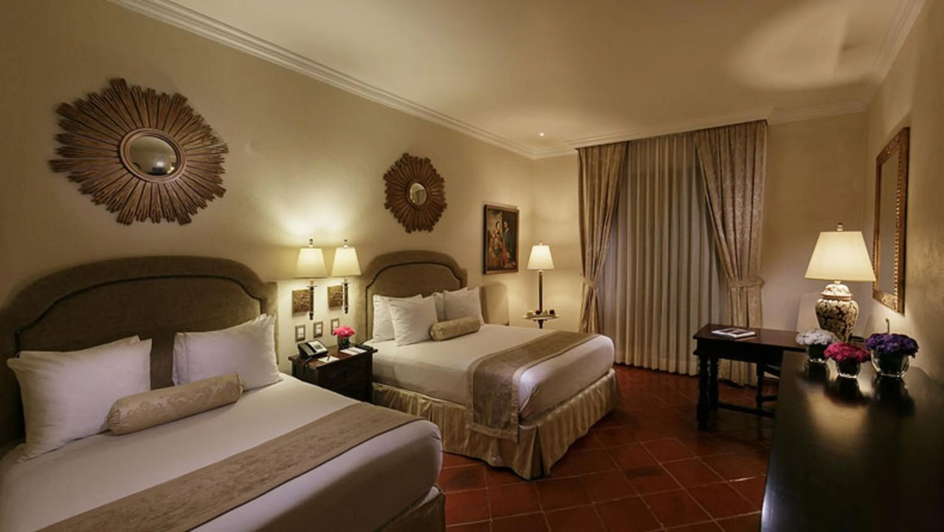 Photo of the whole room, Bed in Villa Antigua