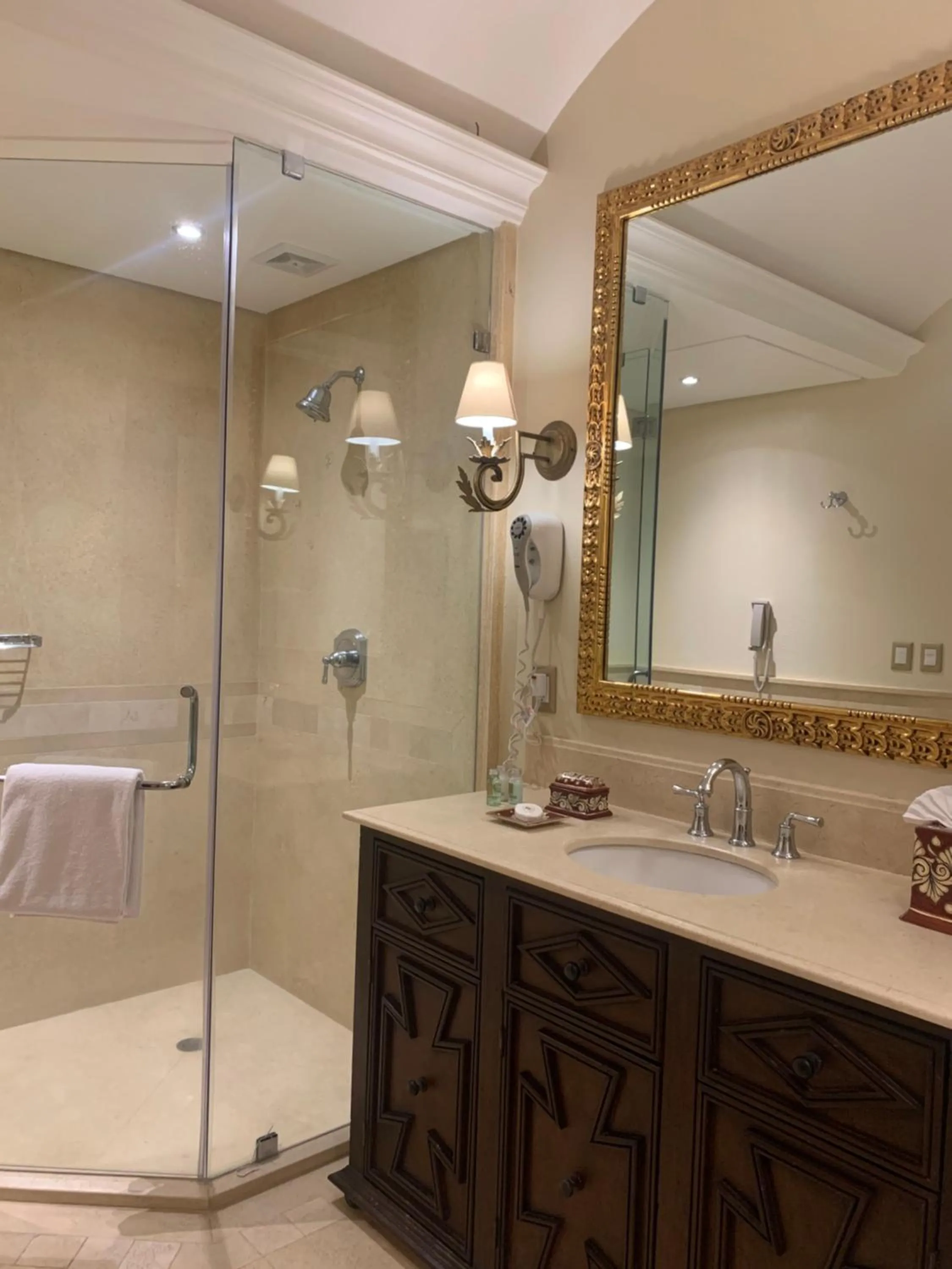 Bathroom in Villa Antigua