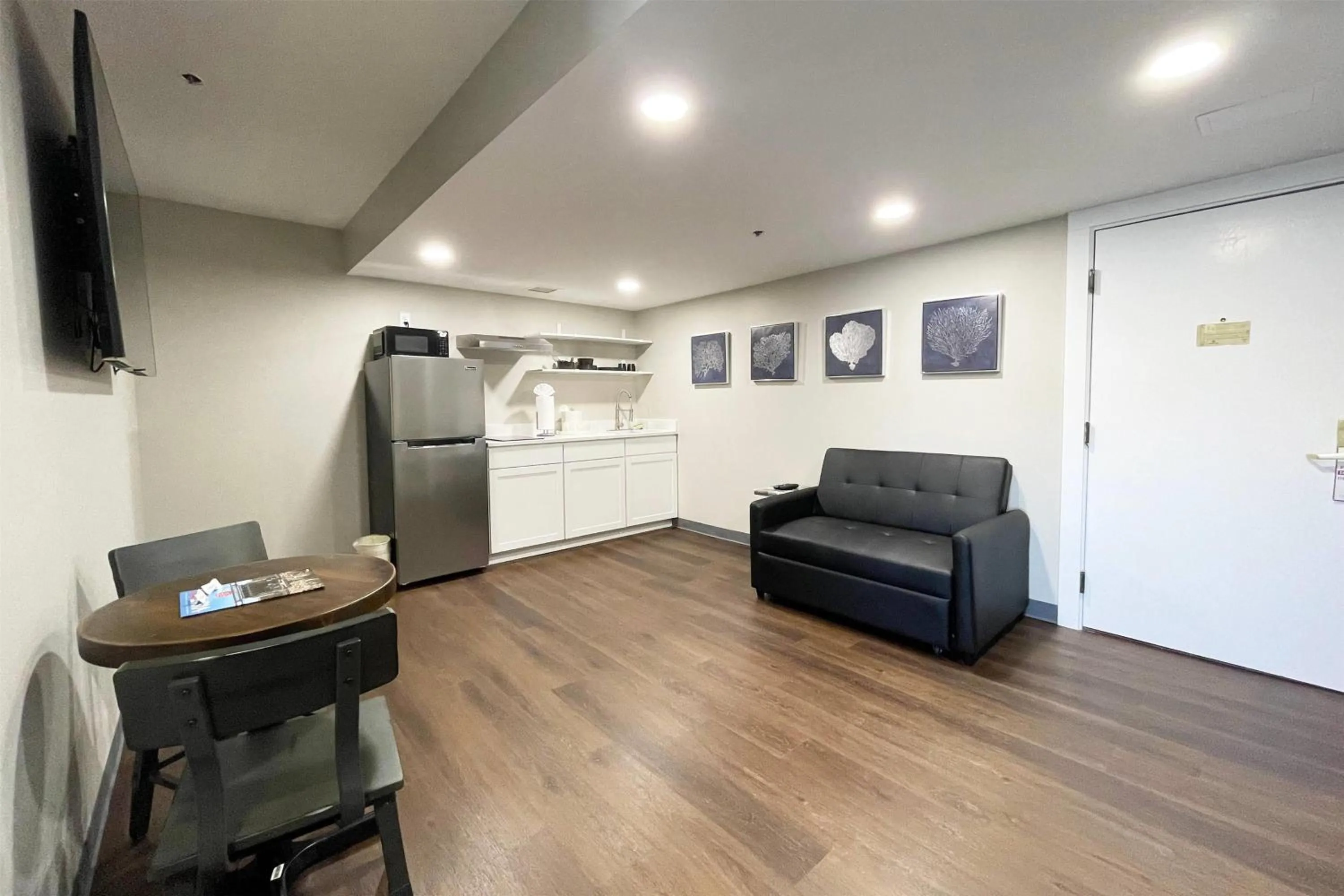 Photo of the whole room in Chateau Hotel and Conference Center