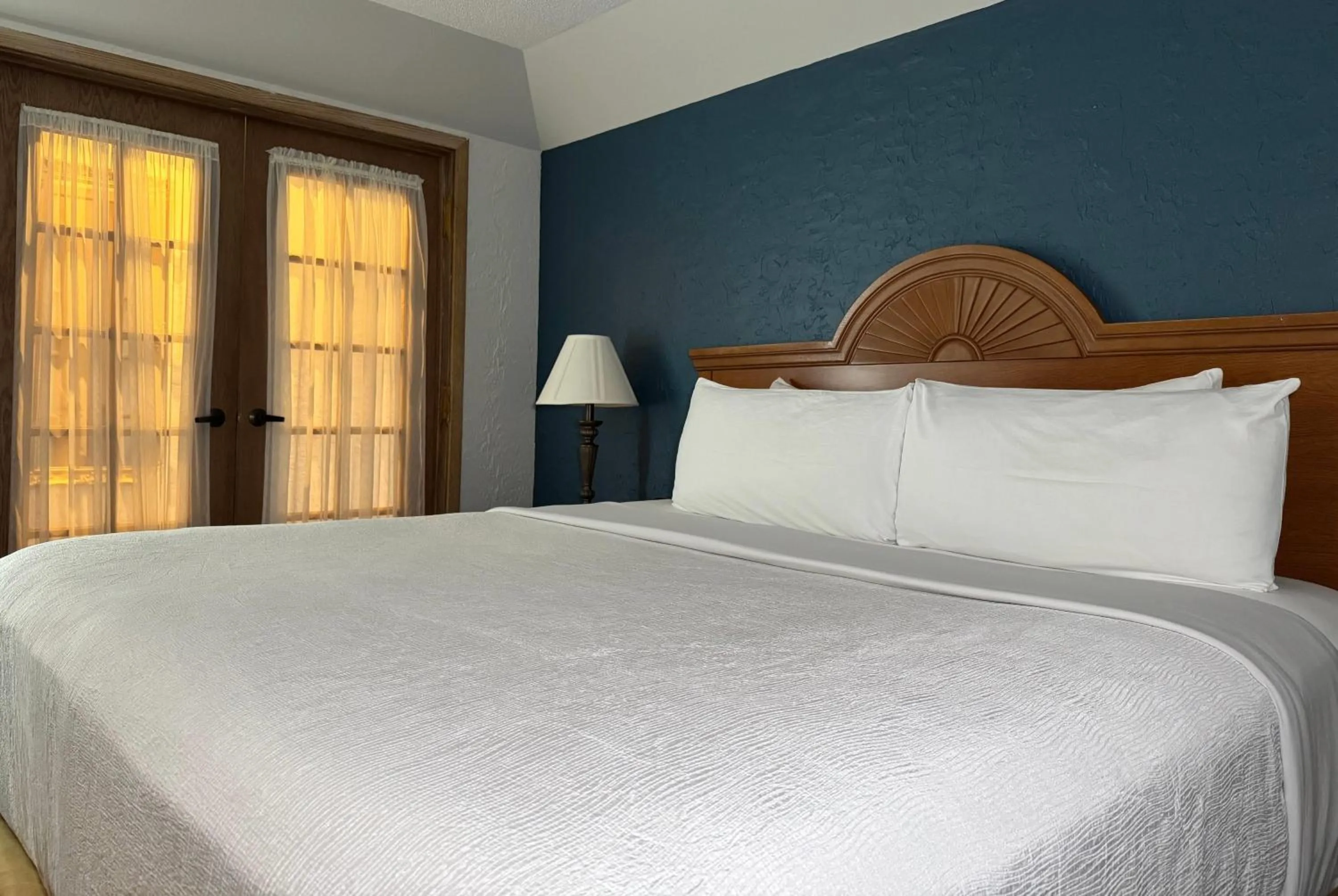 Photo of the whole room, Bed in Chateau Hotel and Conference Center