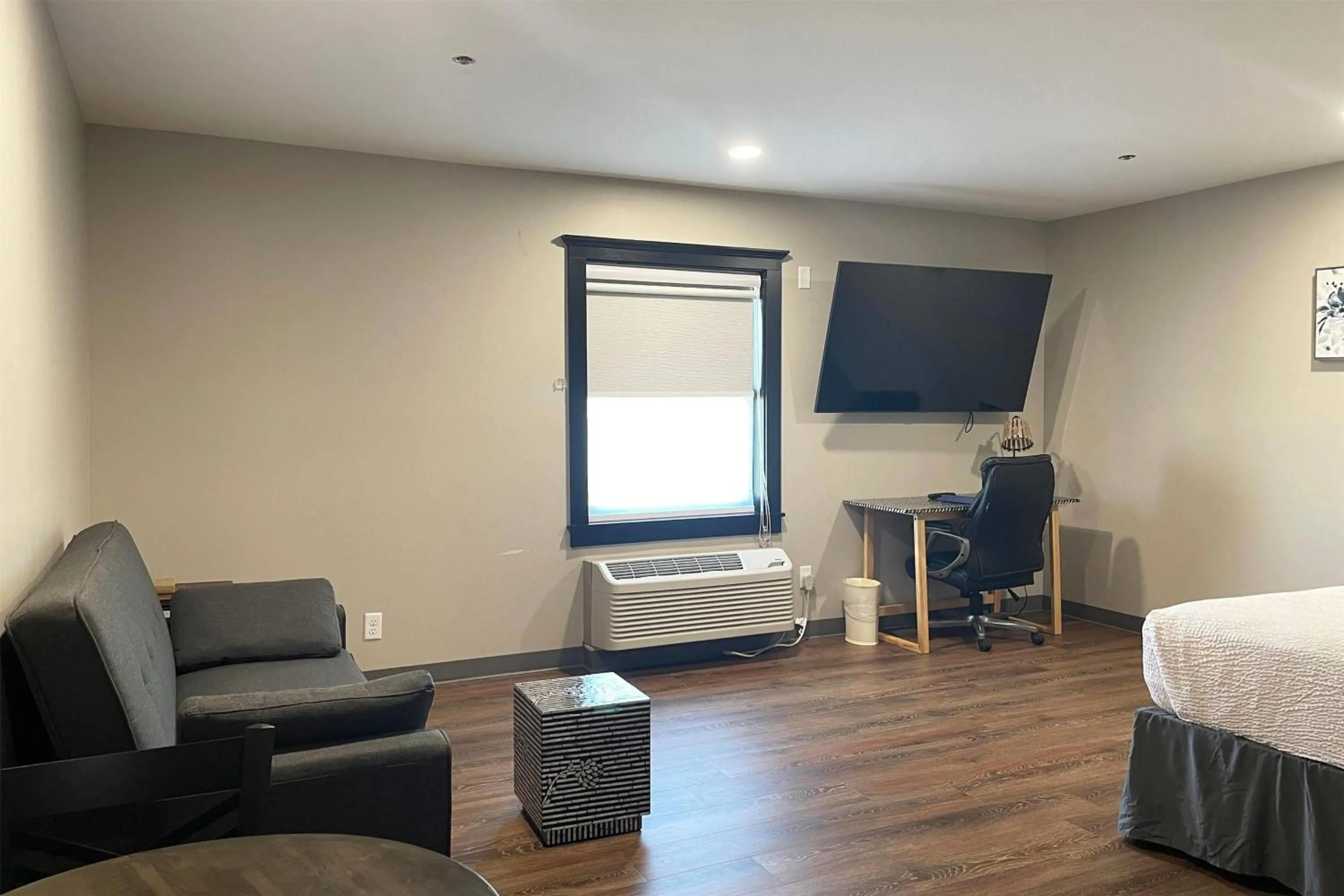 Photo of the whole room, Bed in Chateau Hotel and Conference Center