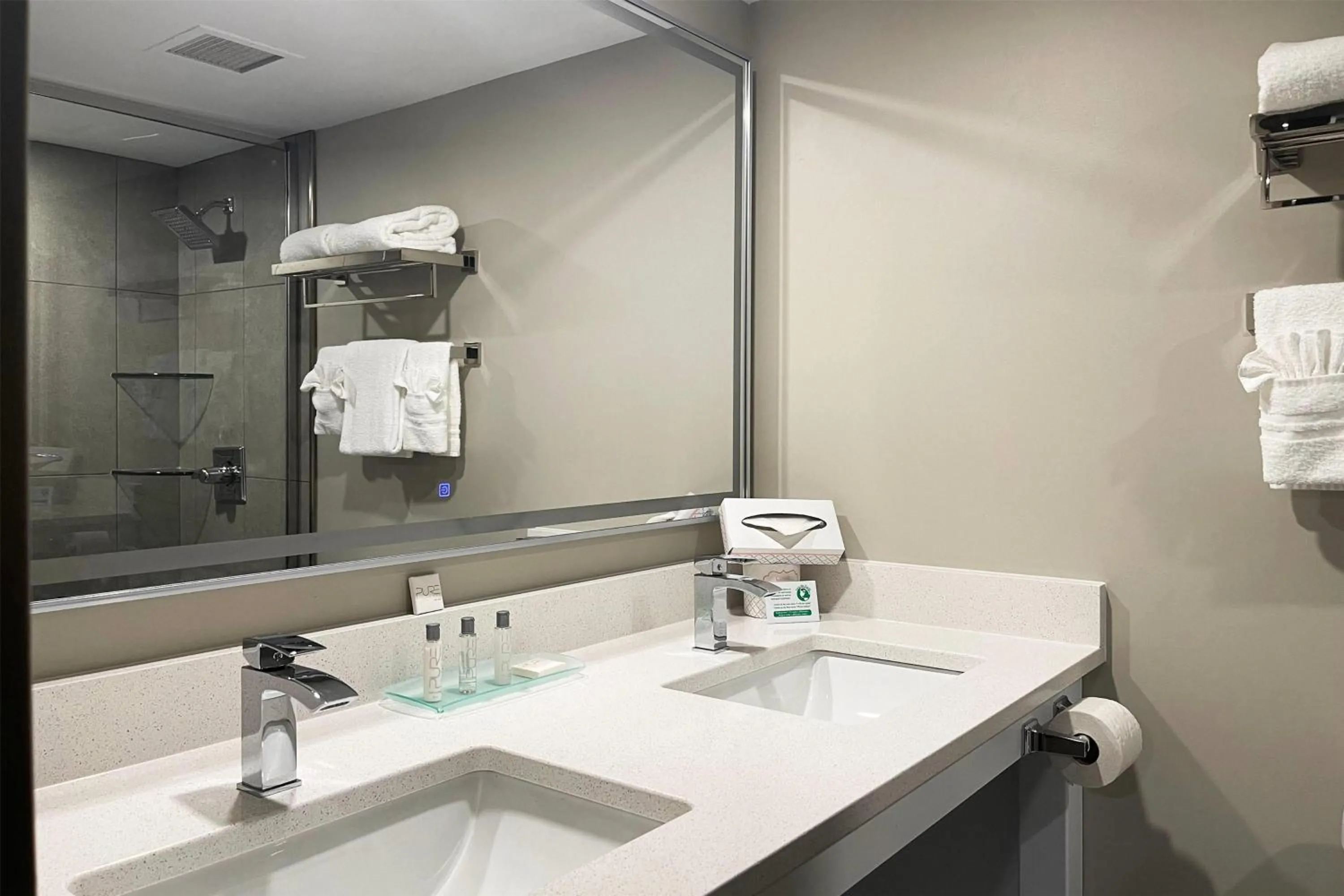 Bathroom in Chateau Hotel and Conference Center