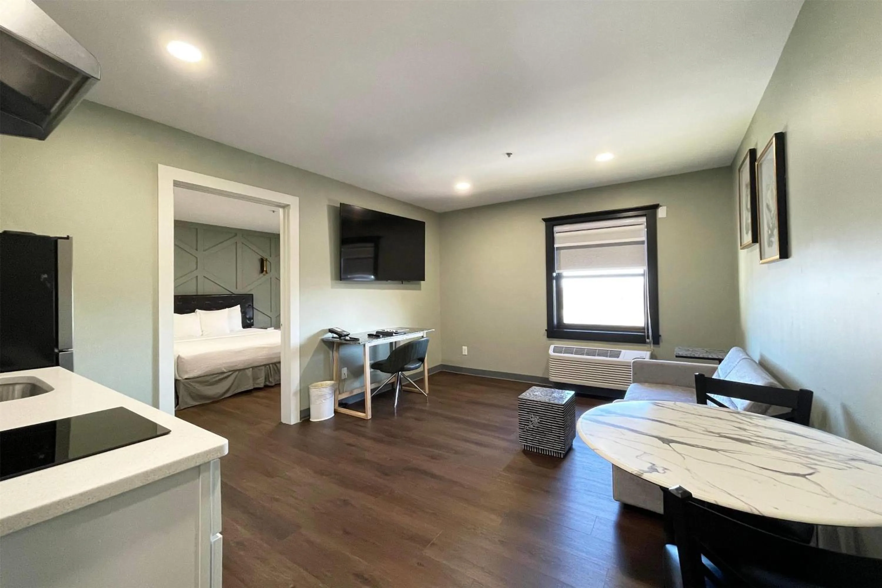 Photo of the whole room, Bed in Chateau Hotel and Conference Center