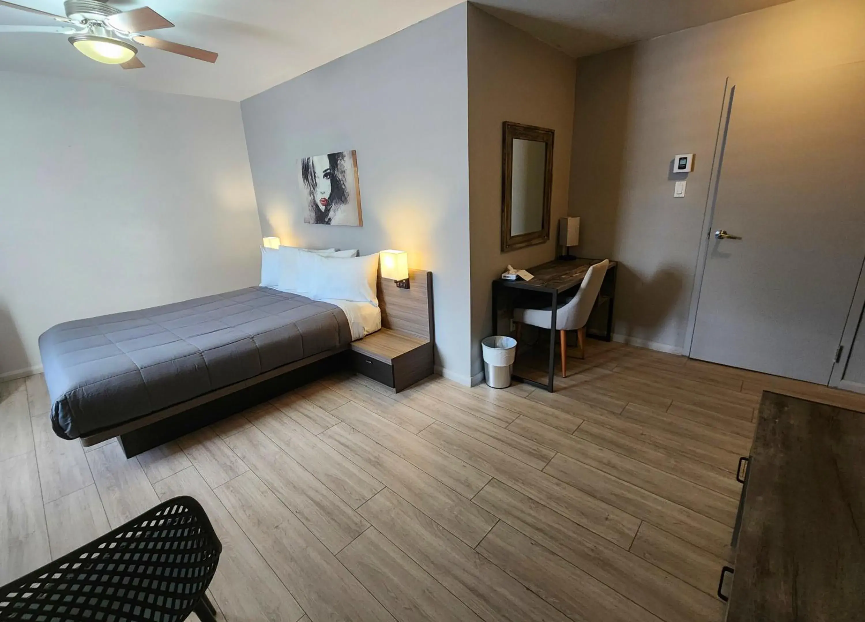 Queen Room in Motel Le Victo Queen Room in Motel Le Victo