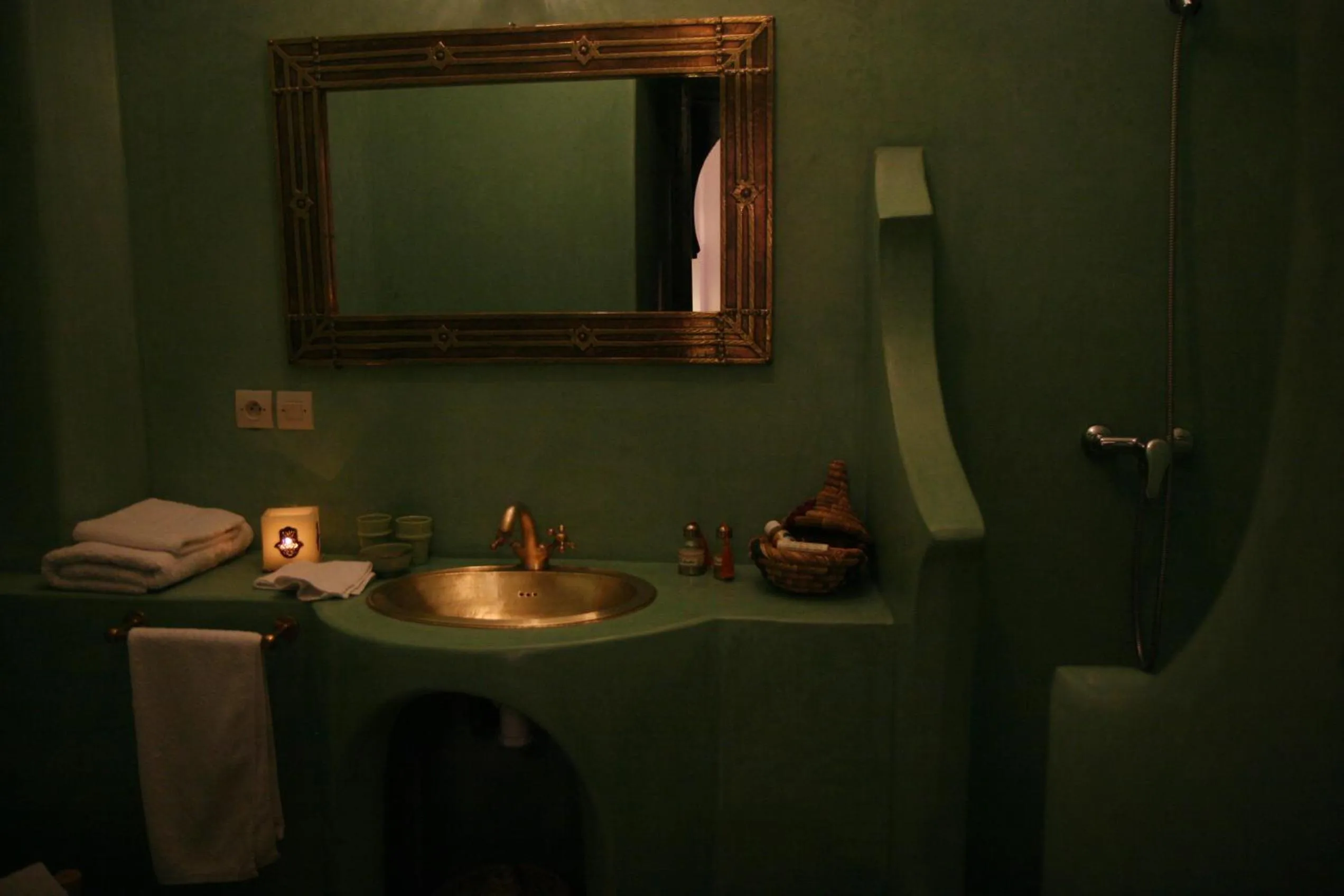 Bathroom in Riad Dar Zampa