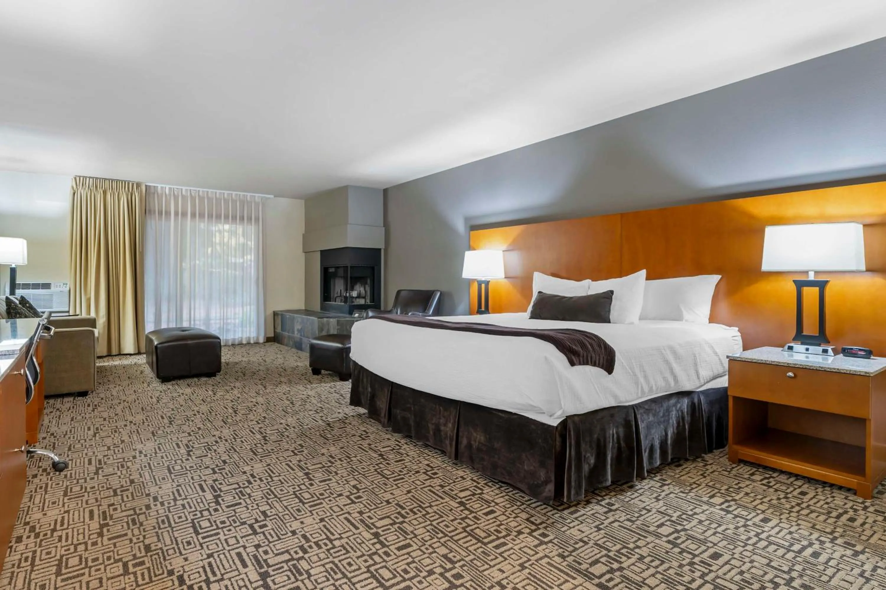 Bedroom, Bed in BW Premier Collection, Mt Hood Oregon Resort