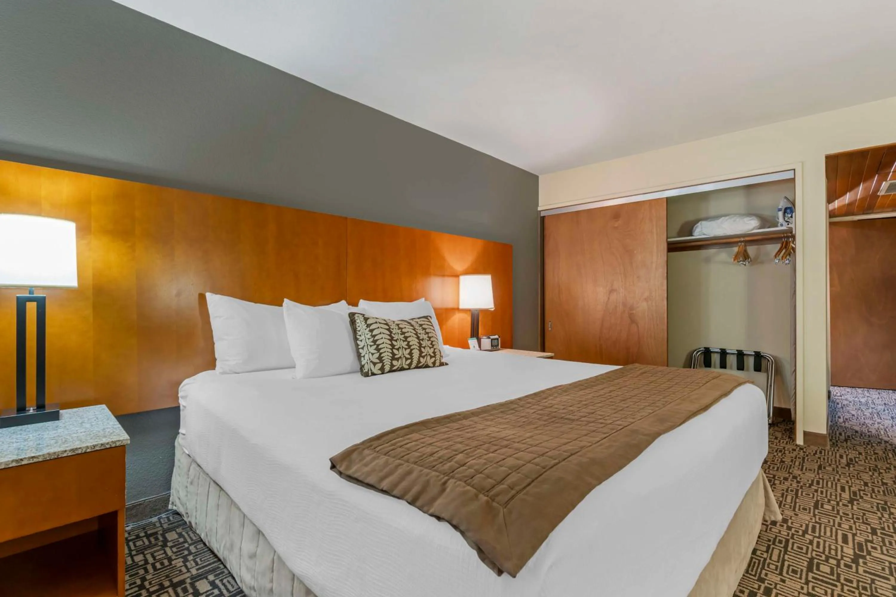 Bedroom, Bed in BW Premier Collection, Mt Hood Oregon Resort