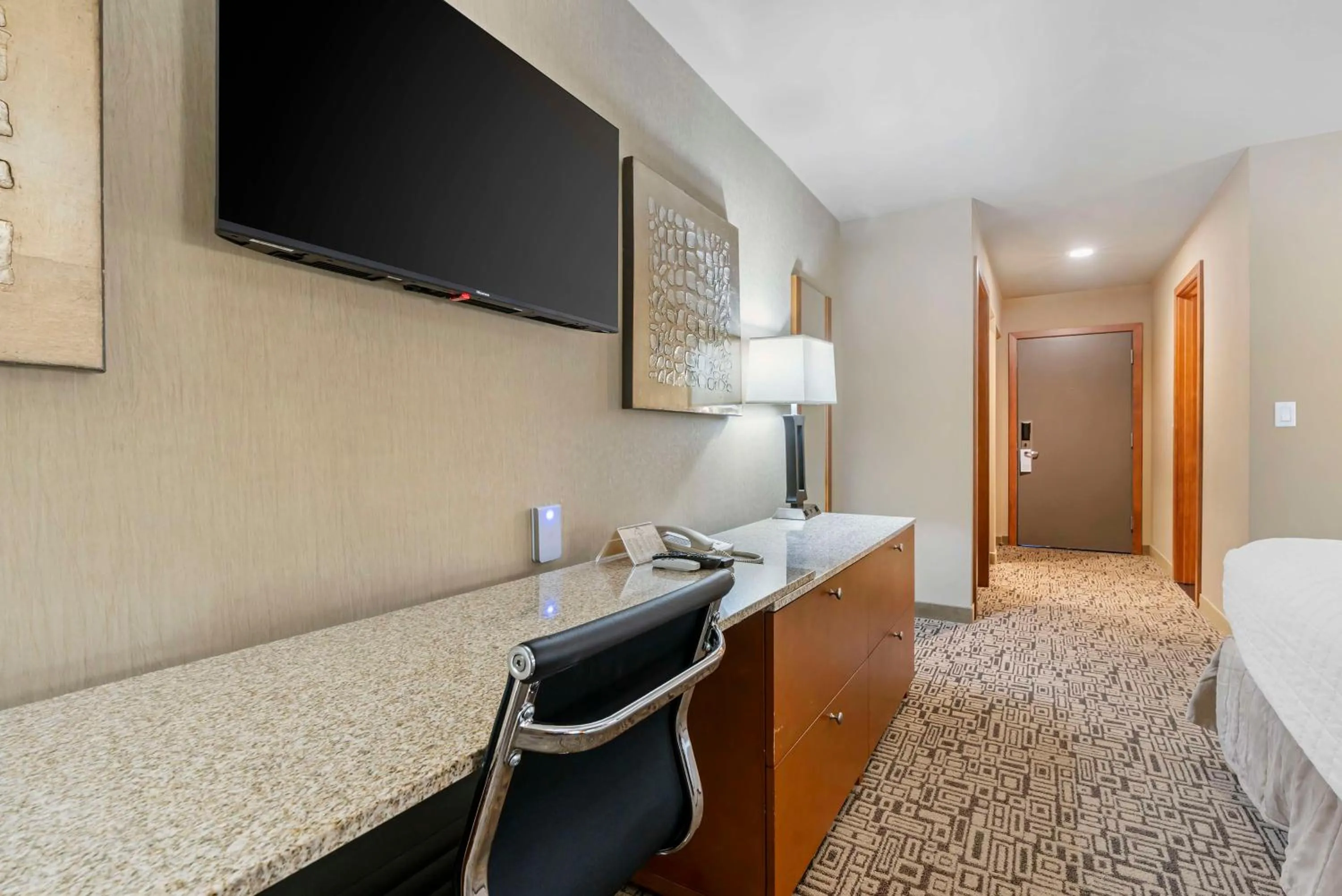 Bedroom, Bed in BW Premier Collection, Mt Hood Oregon Resort