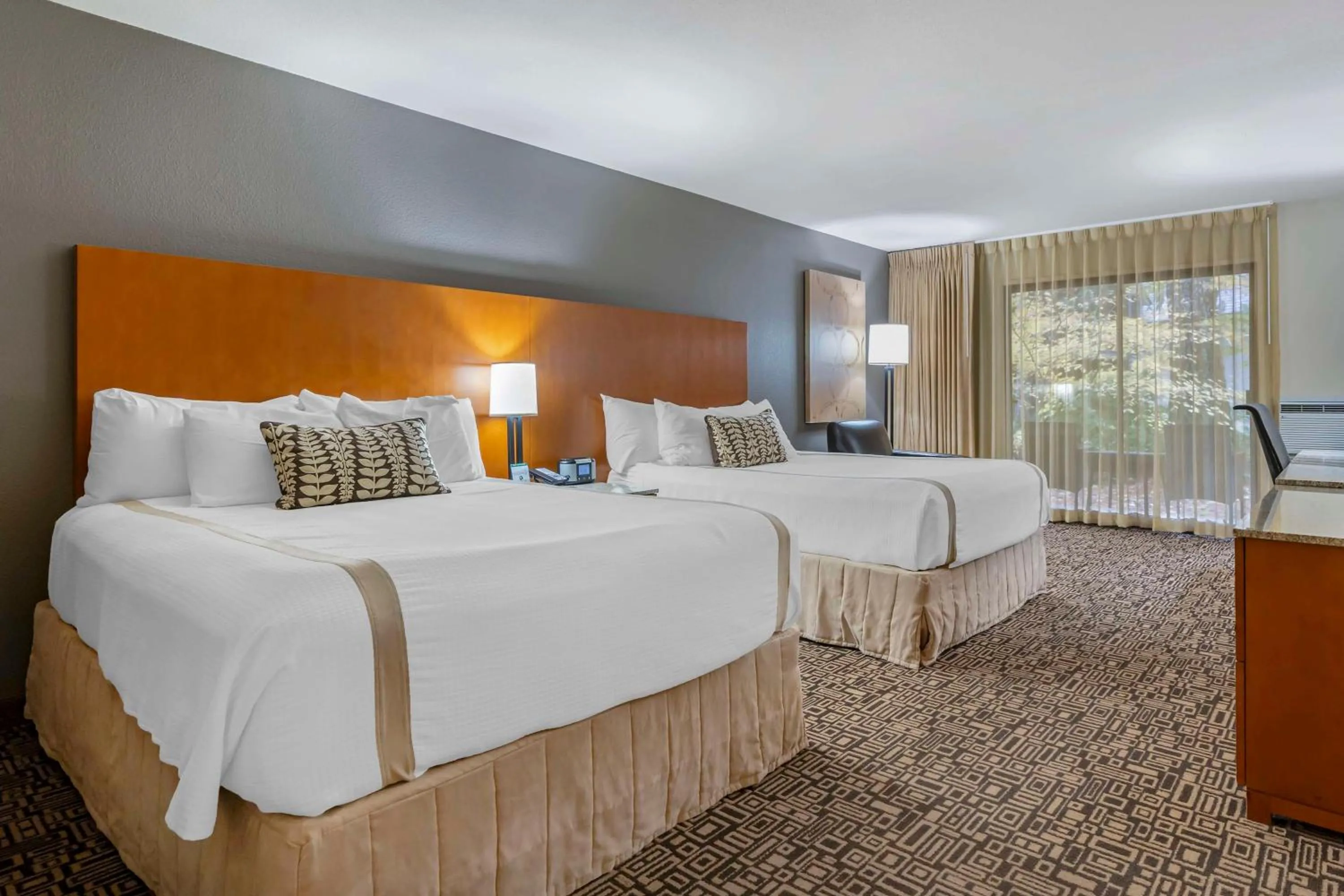 Bedroom, Bed in BW Premier Collection, Mt Hood Oregon Resort