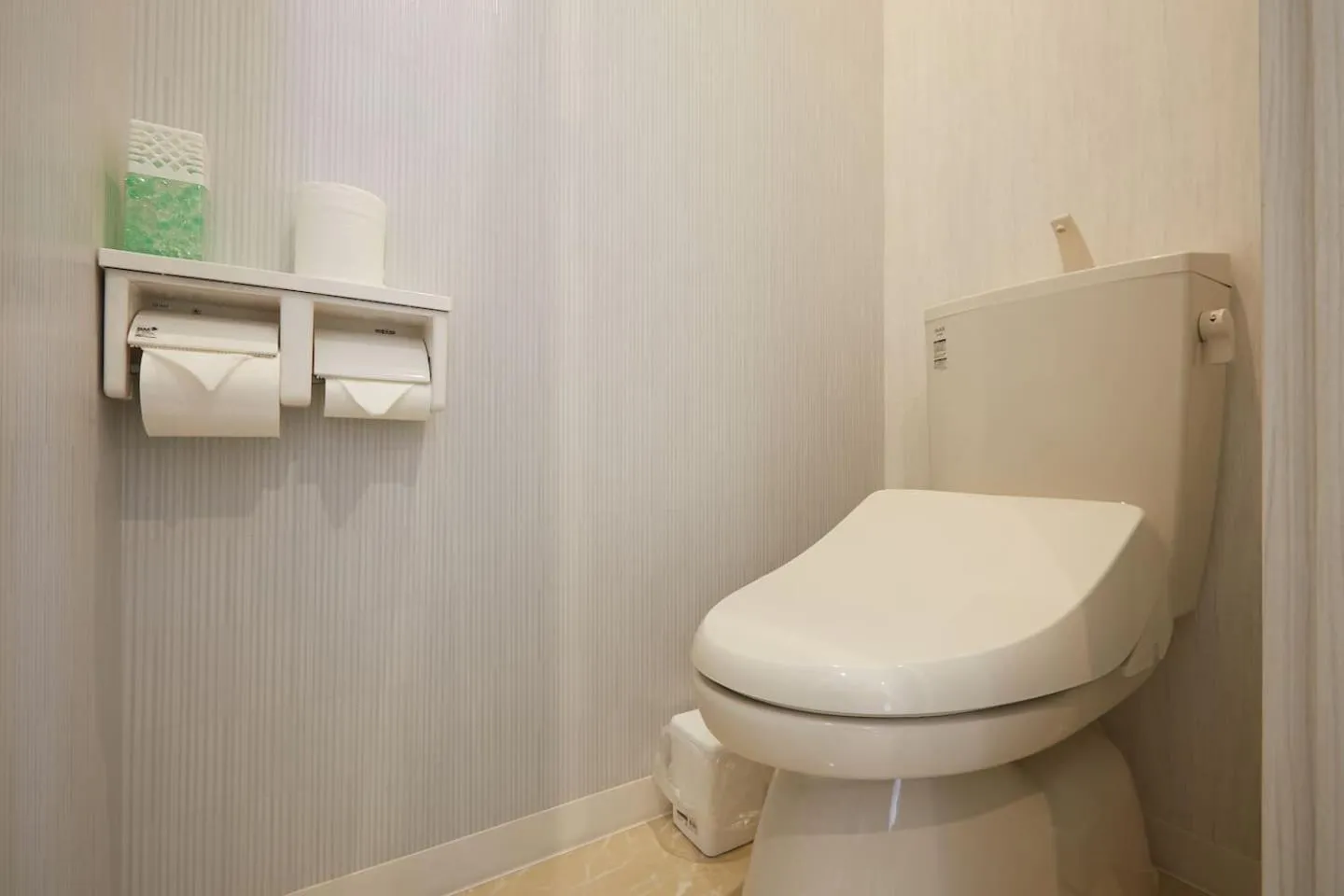 Toilet in Mitsuba Guest House