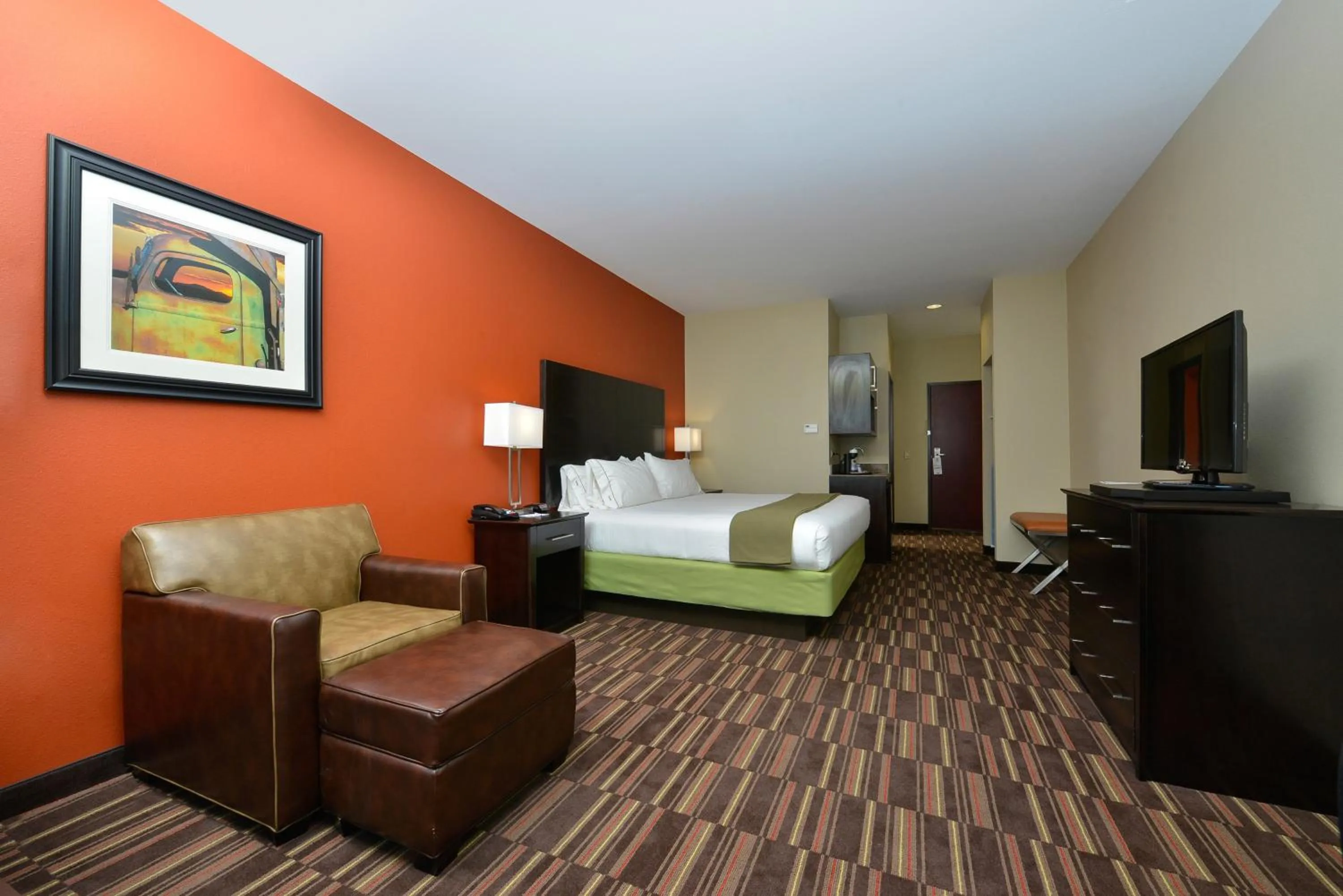 Photo of the whole room, Bed in Holiday Inn Express Alva by IHG