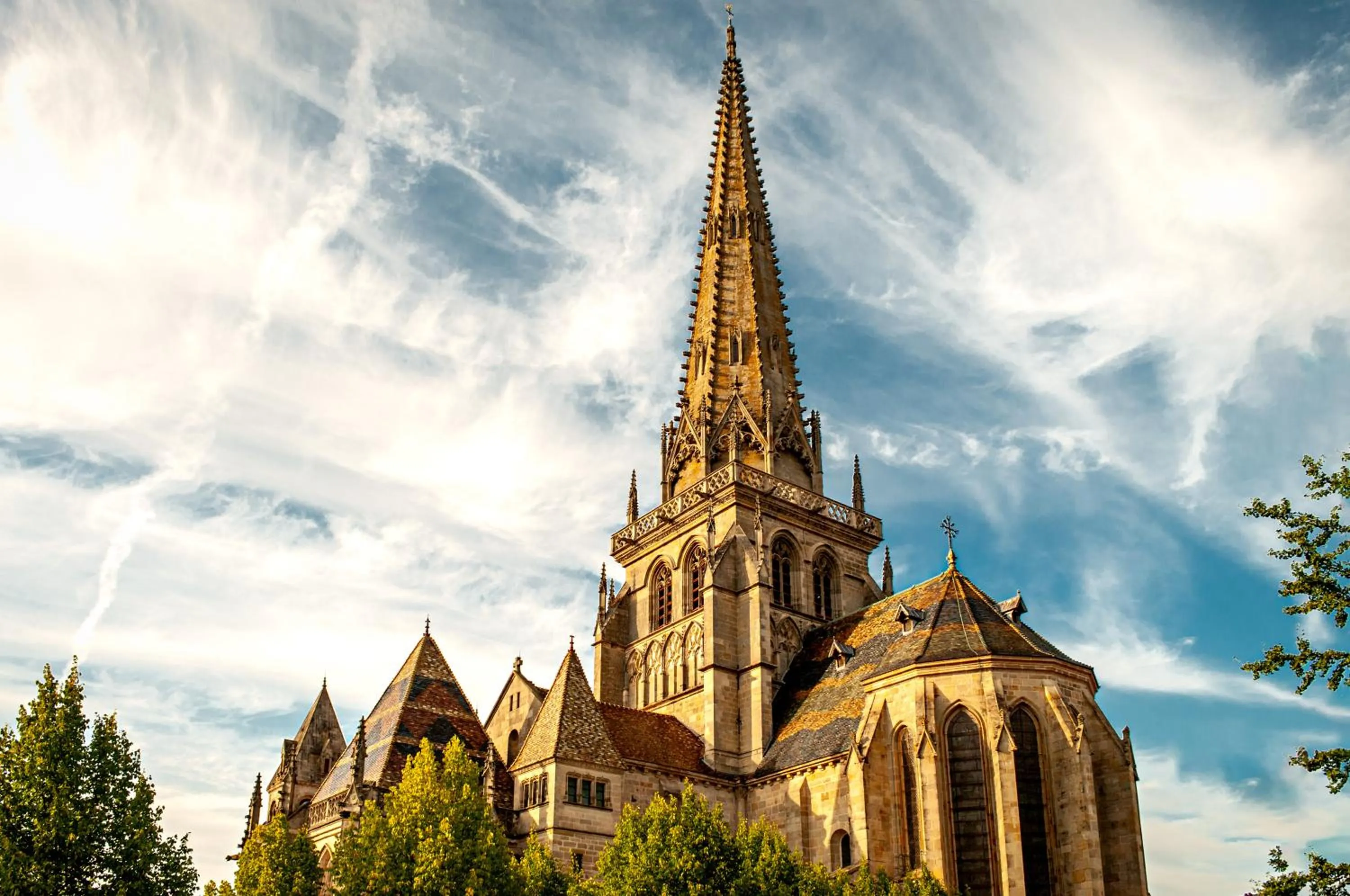 Nearby landmark in Contact Hôtel de la Gare et son restaurant Côte à Côte