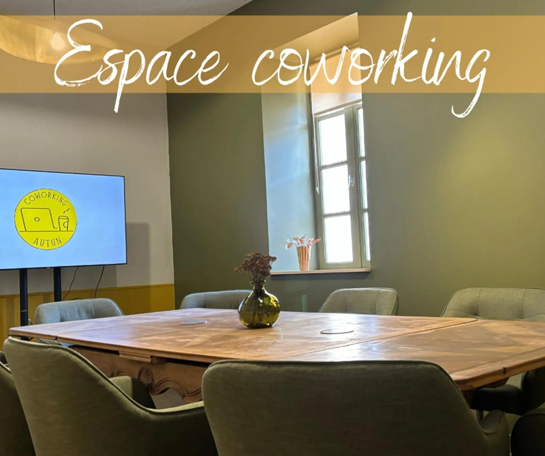 Seating area in Contact Hôtel de la Gare et son restaurant Côte à Côte