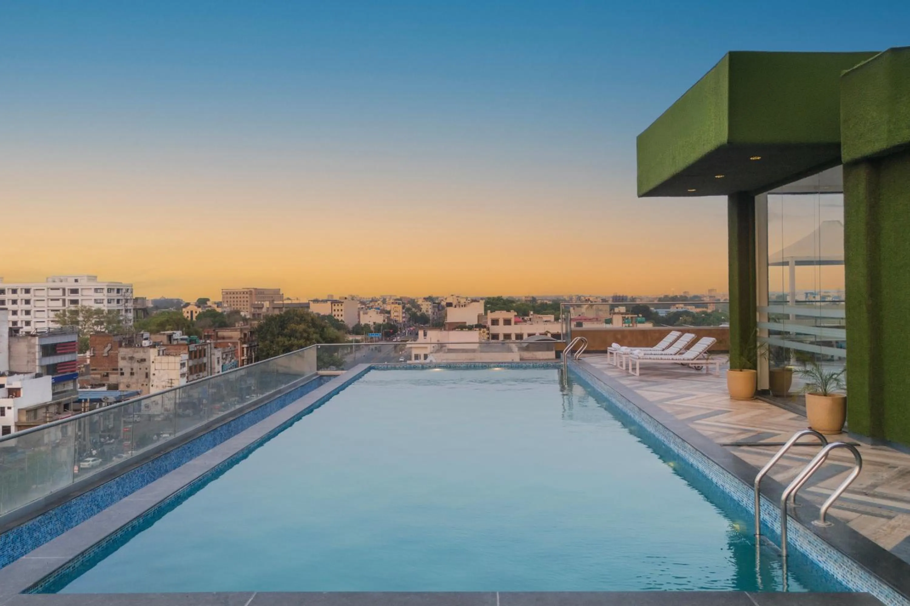 Swimming pool in Country Inn Premier Amritsar