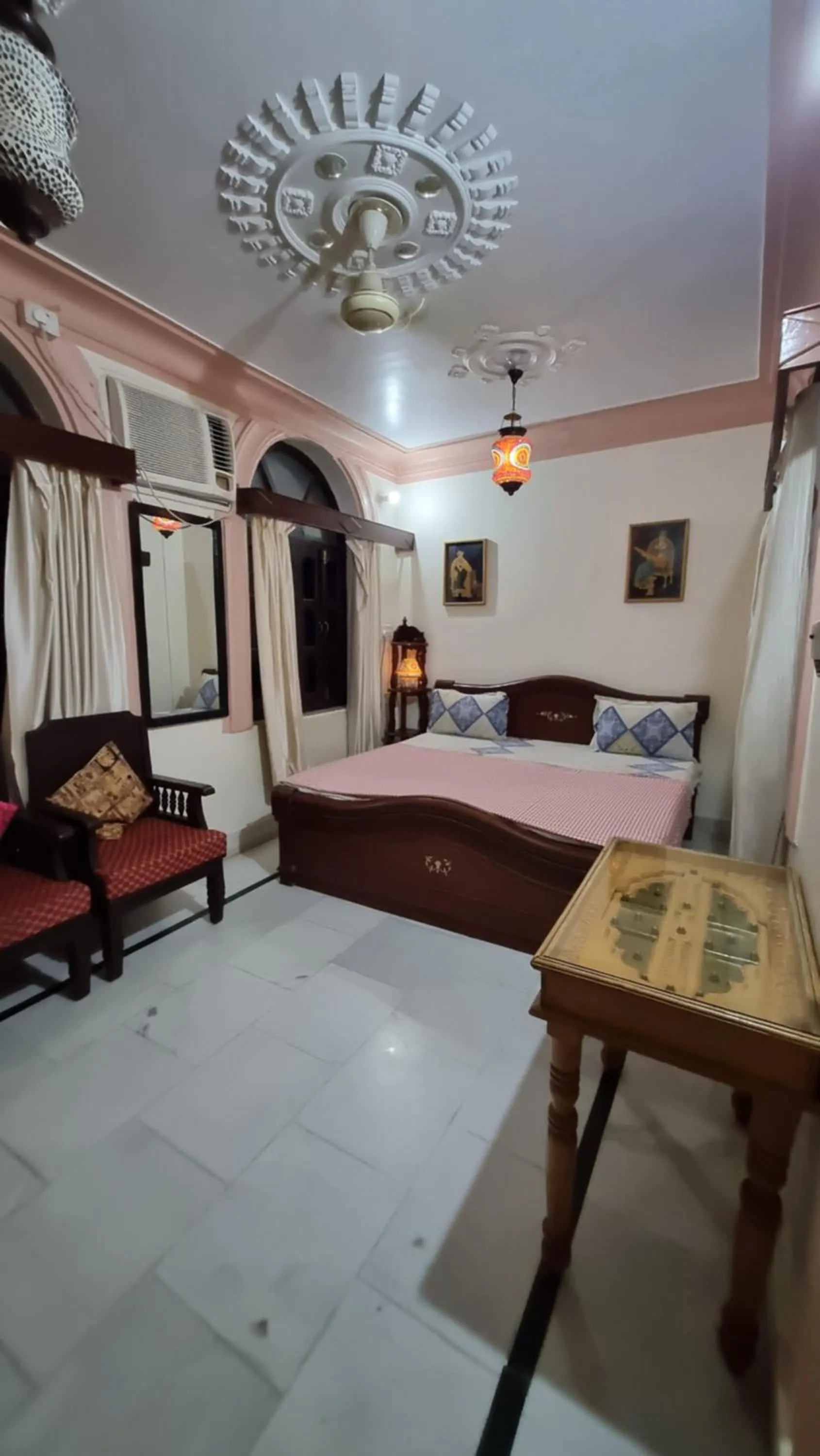Bed in Kanhaia Haveli