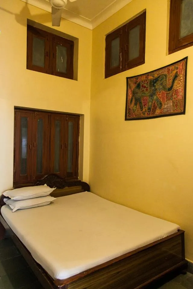 Bed in Kanhaia Haveli