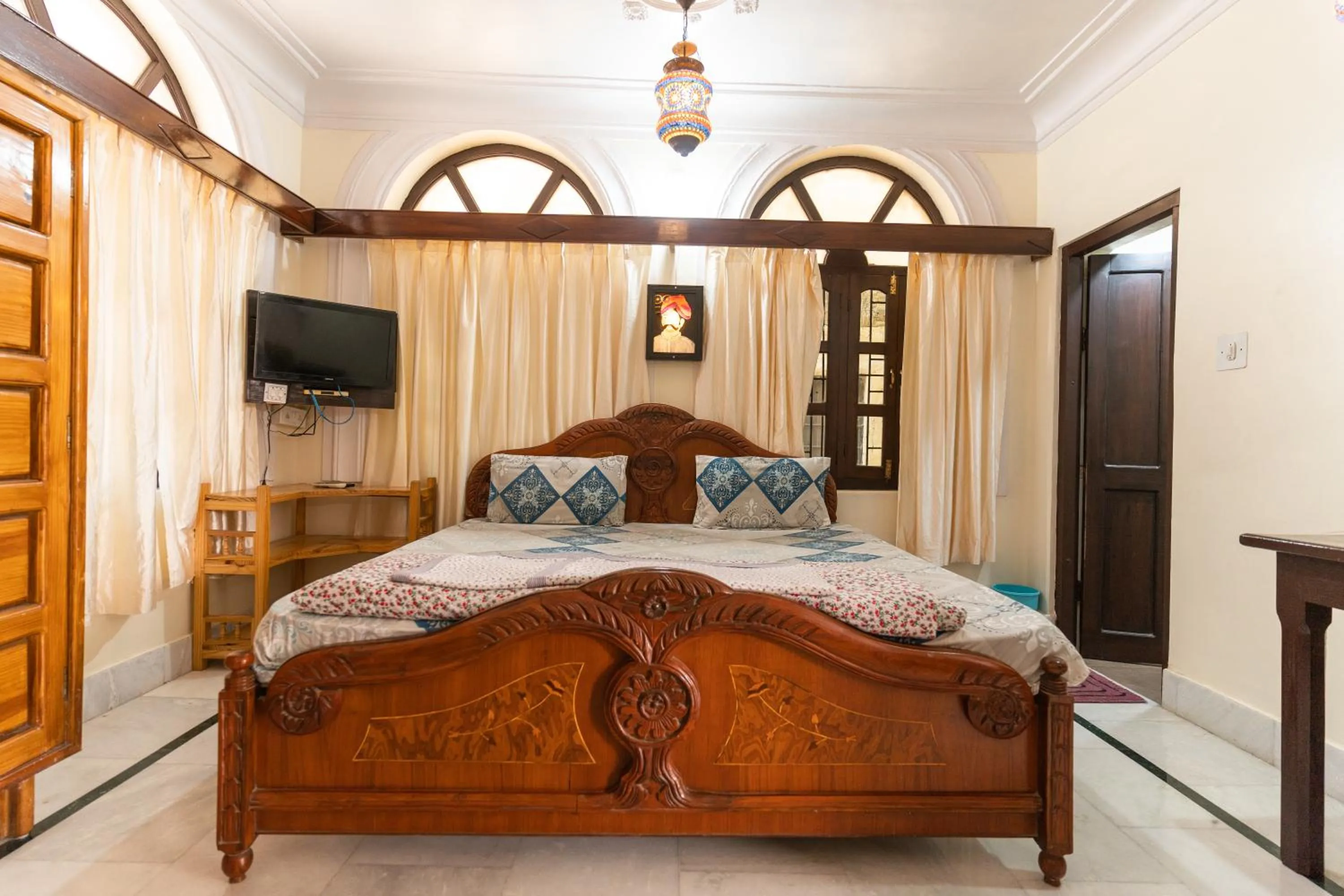 Bed in Kanhaia Haveli