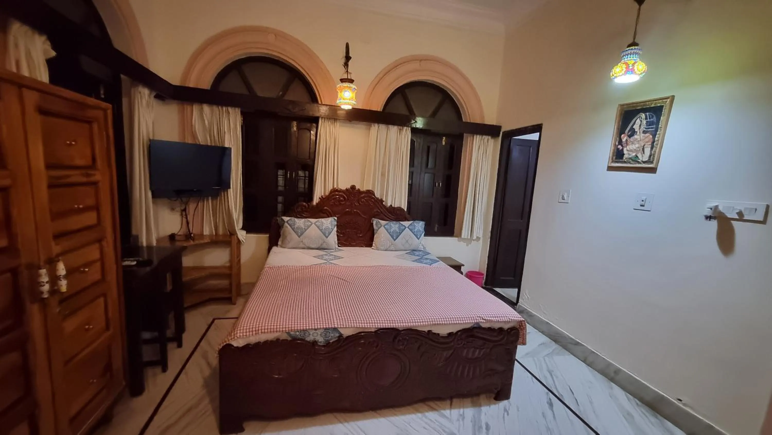 Bed in Kanhaia Haveli