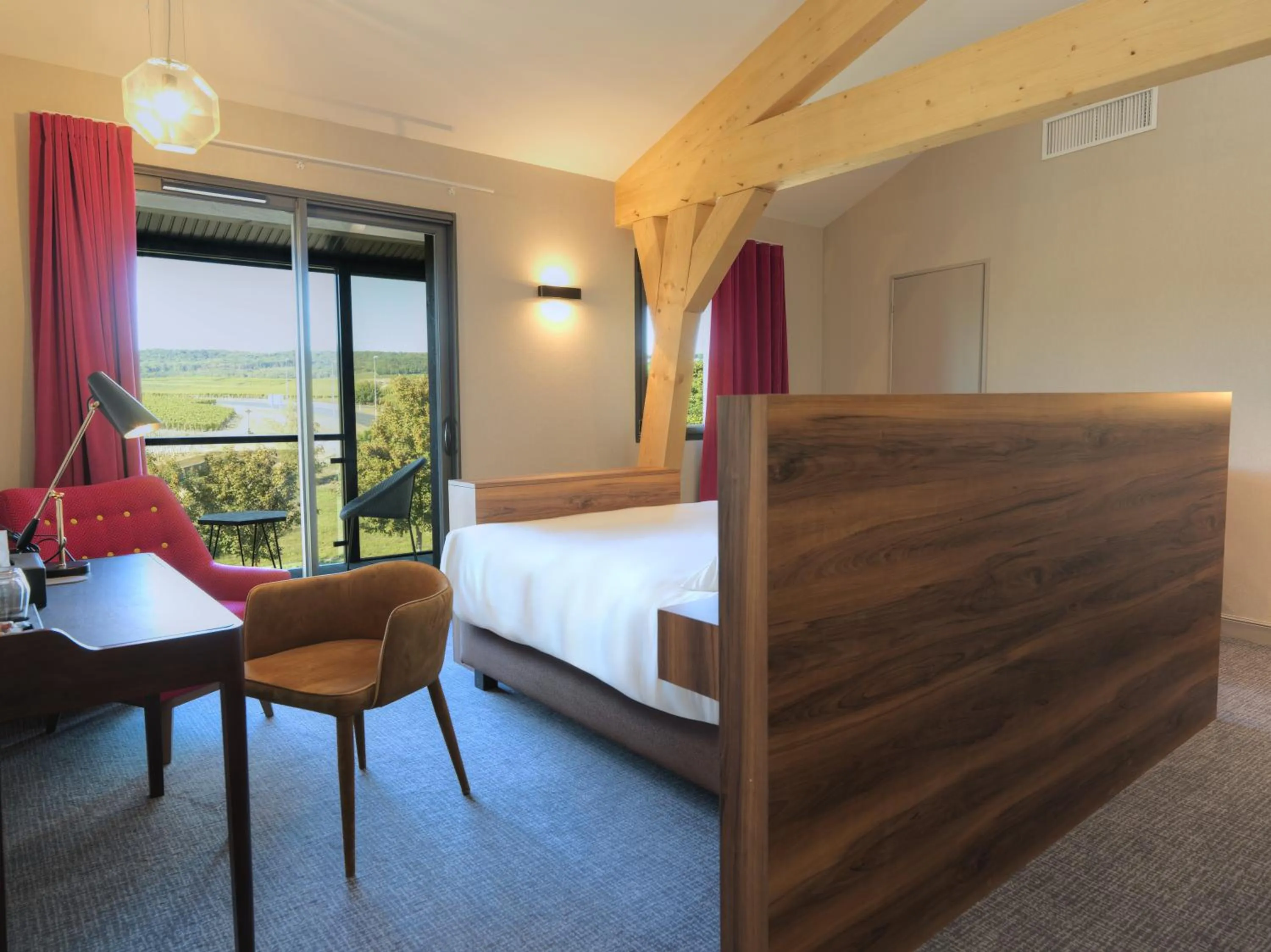 Photo of the whole room, Bed in Hôtel Restaurant Les Grains d'Argent Dizy - Epernay