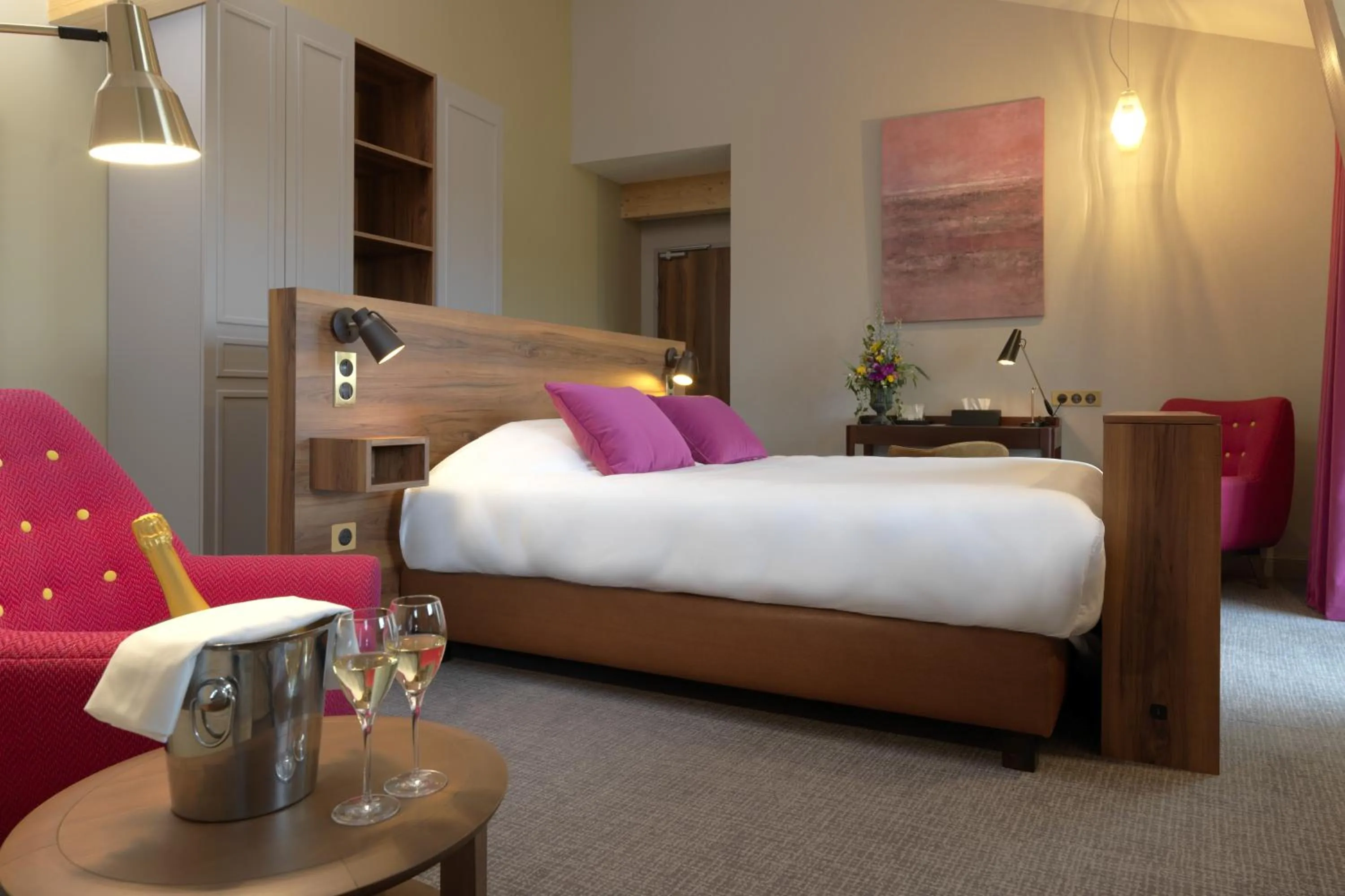 Bed in Hôtel Restaurant Les Grains d'Argent Dizy - Epernay